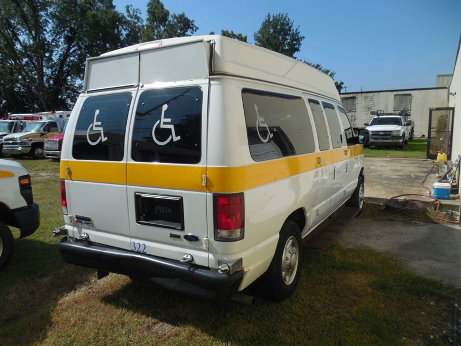 2014 Ford E150 wheel chair van vin# 1FTNE1EW3EDA59814 - 162.841 miles - Image 3 of 6