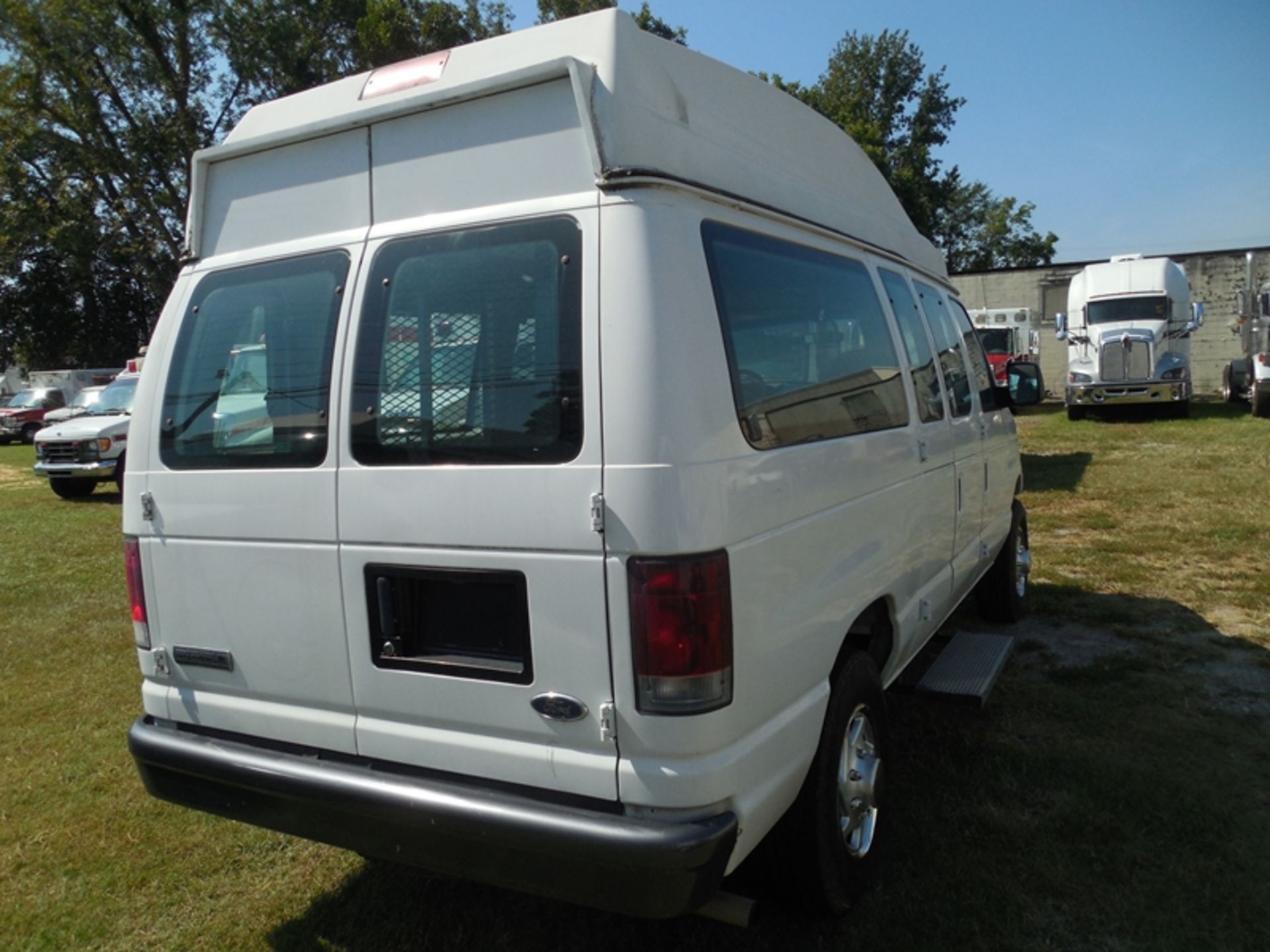 2007 Ford wheel chair van vin# 1FTNE24W87DA04933 - 130,394 miles - Image 3 of 6