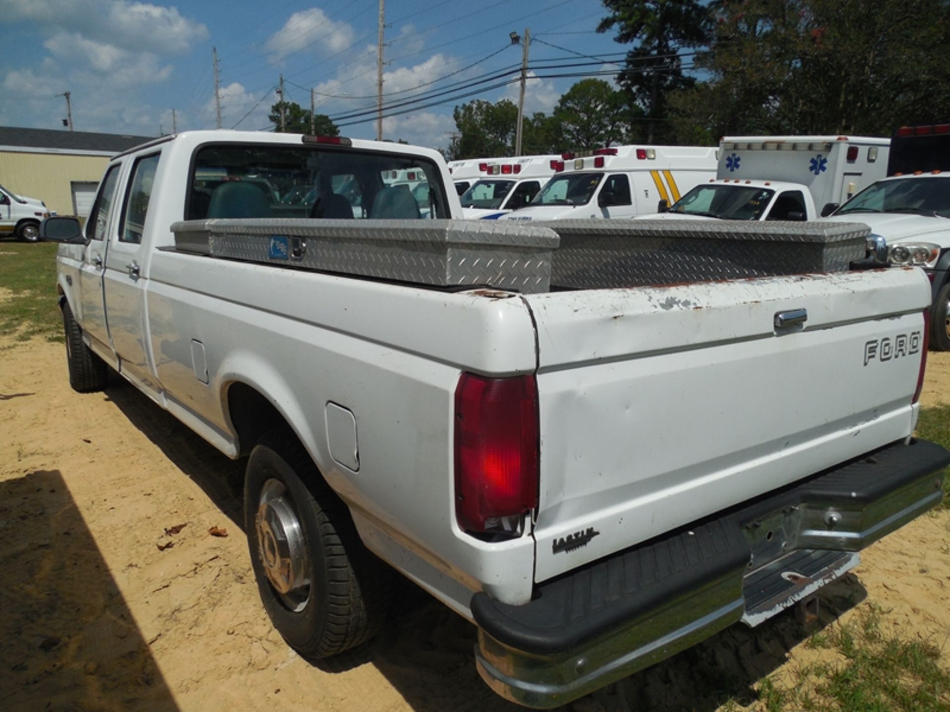 1996 Ford F350 4 dr vin# 1FTJW35HXTEB11228 mileage unknown - Image 4 of 5