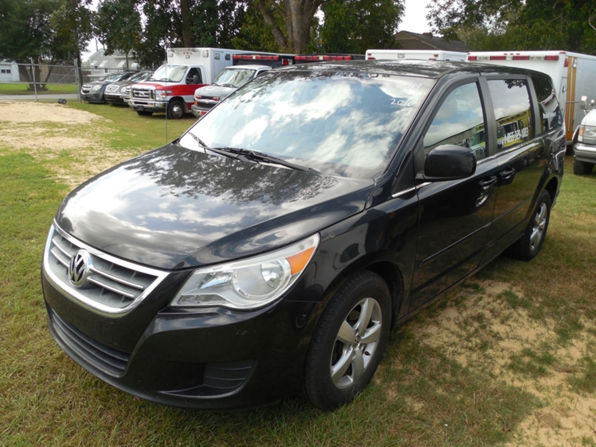 2010 Volkswagon Routan mini van vin# 2V4RW3D1XAR294790 - 254-,508 miles