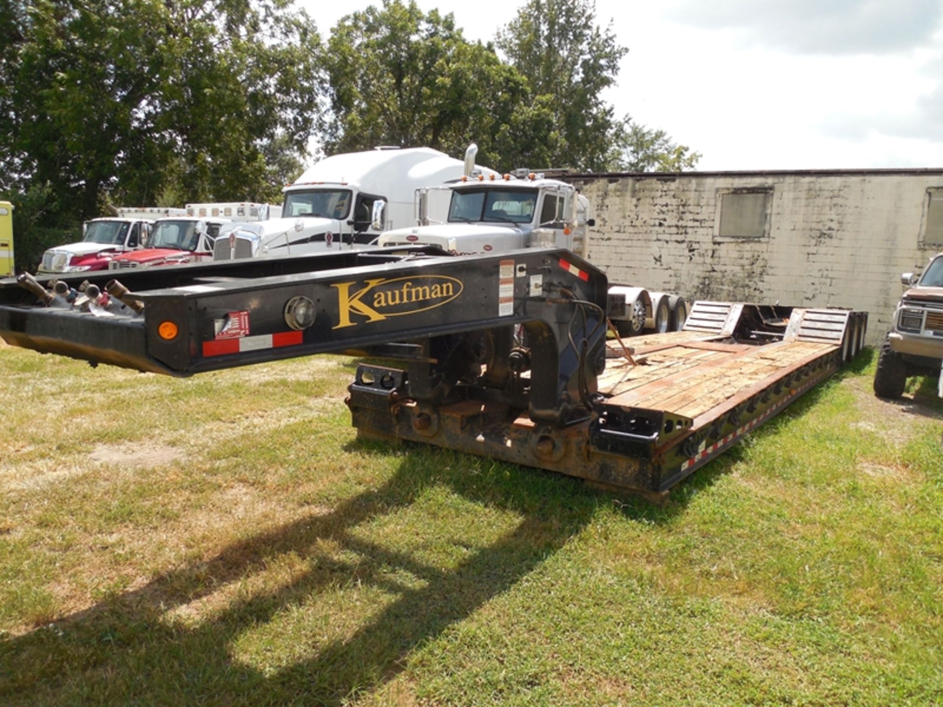 2019 Kaufman DT55 55 ton detach low boy 3rd axle air lift, 52' x 102" air ride - Image 2 of 8