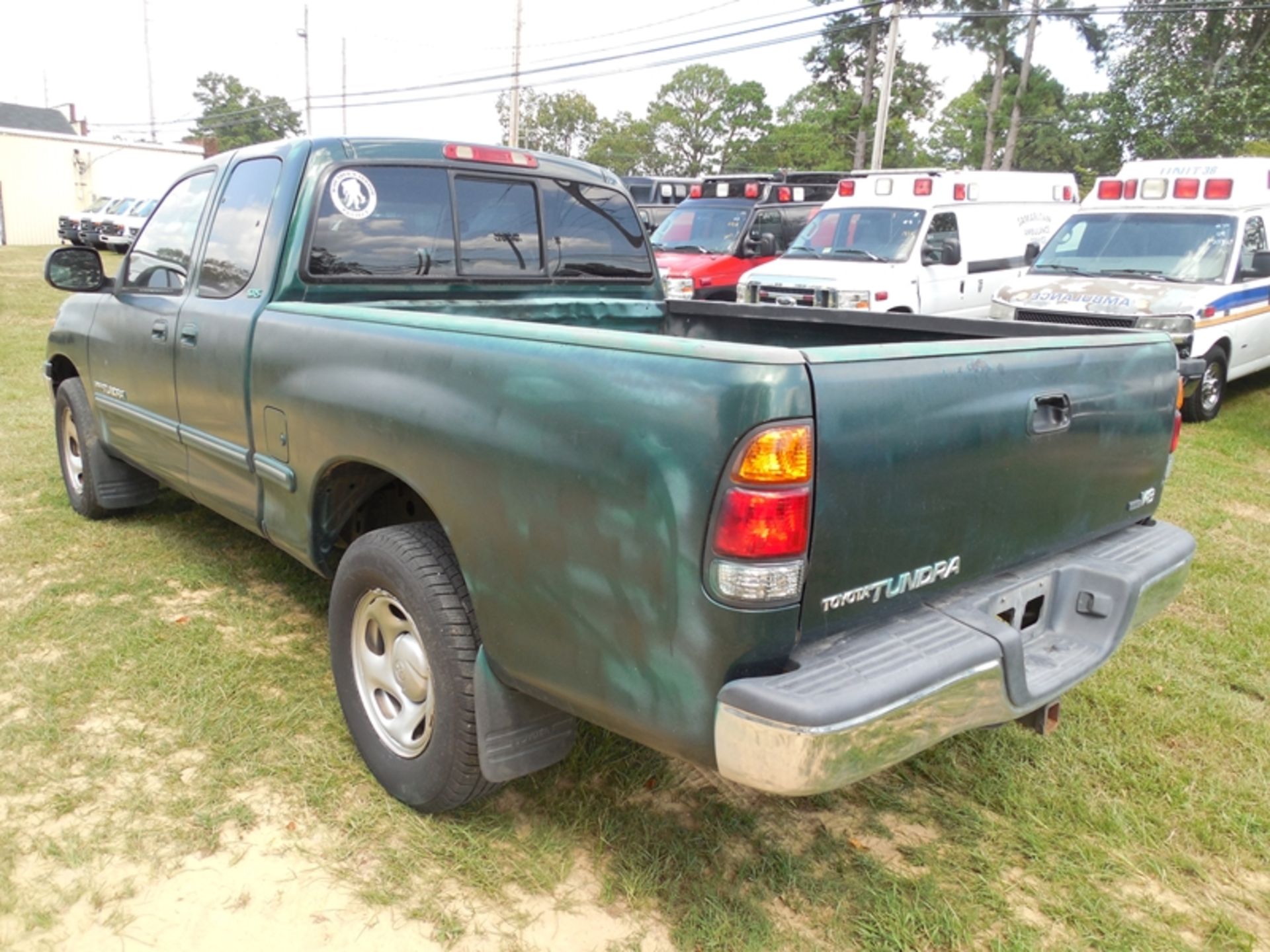 2002 Toyota Tundra ext cab vin# 5TBRT341925303421 - 137,057 miles - Image 4 of 6