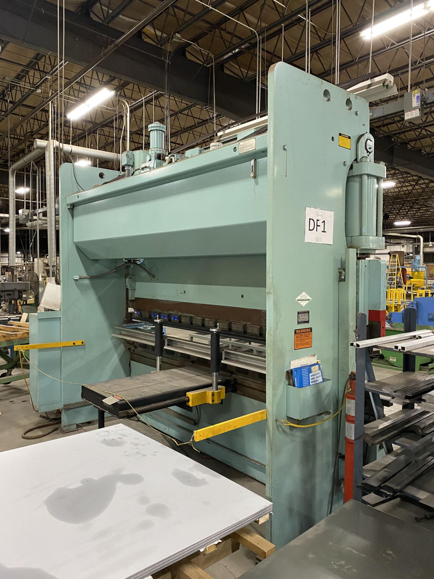 CINCINNATI 135-Ton x 10' Hydraulic Press Brake mod.135 CBII 135-Ton x 10', s/n: 52553 - Image 4 of 9