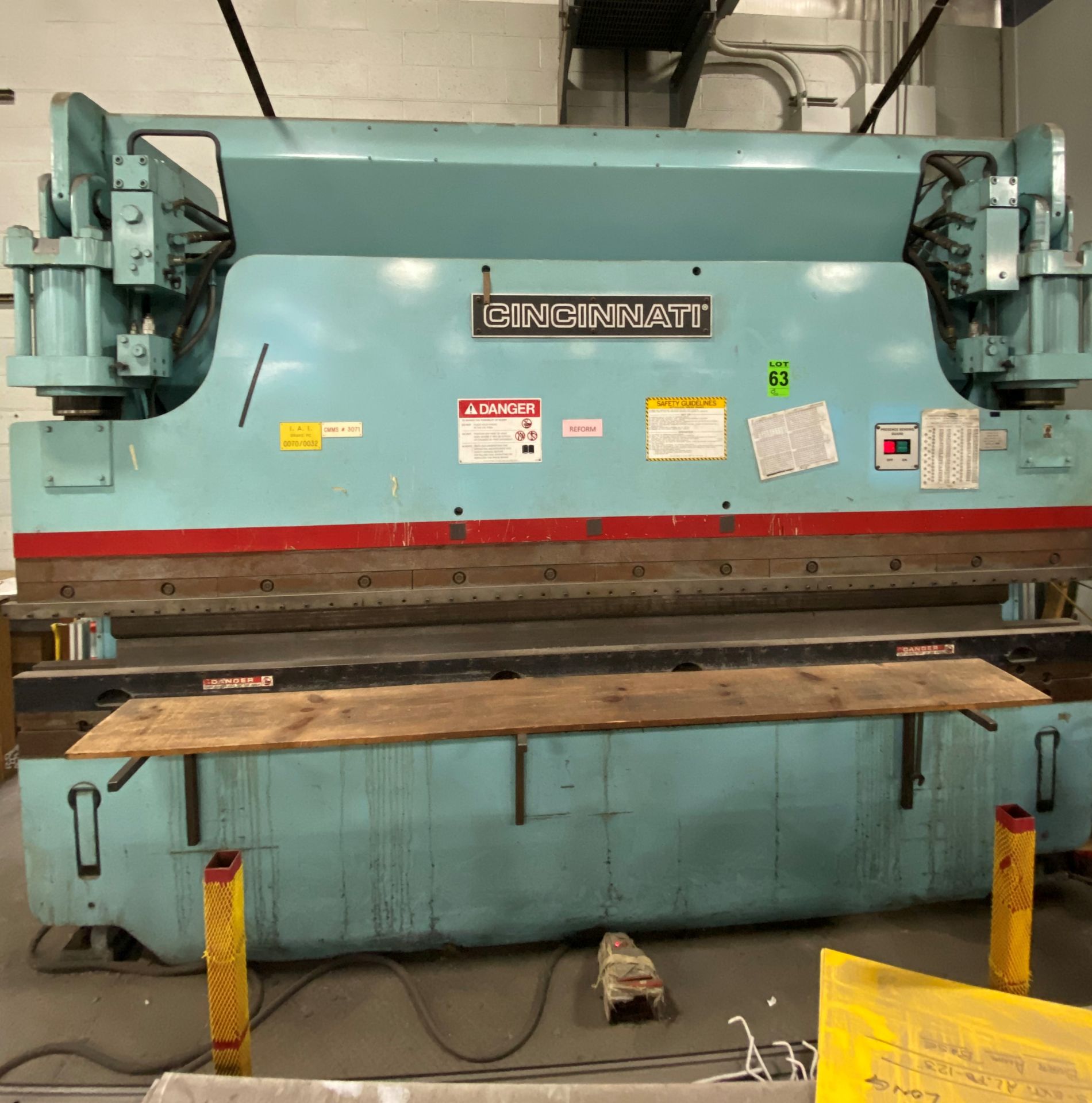 CINCINNATI 135-Ton x 10' Hydraulic Press Brake mod.135 CBII s/n: 52515