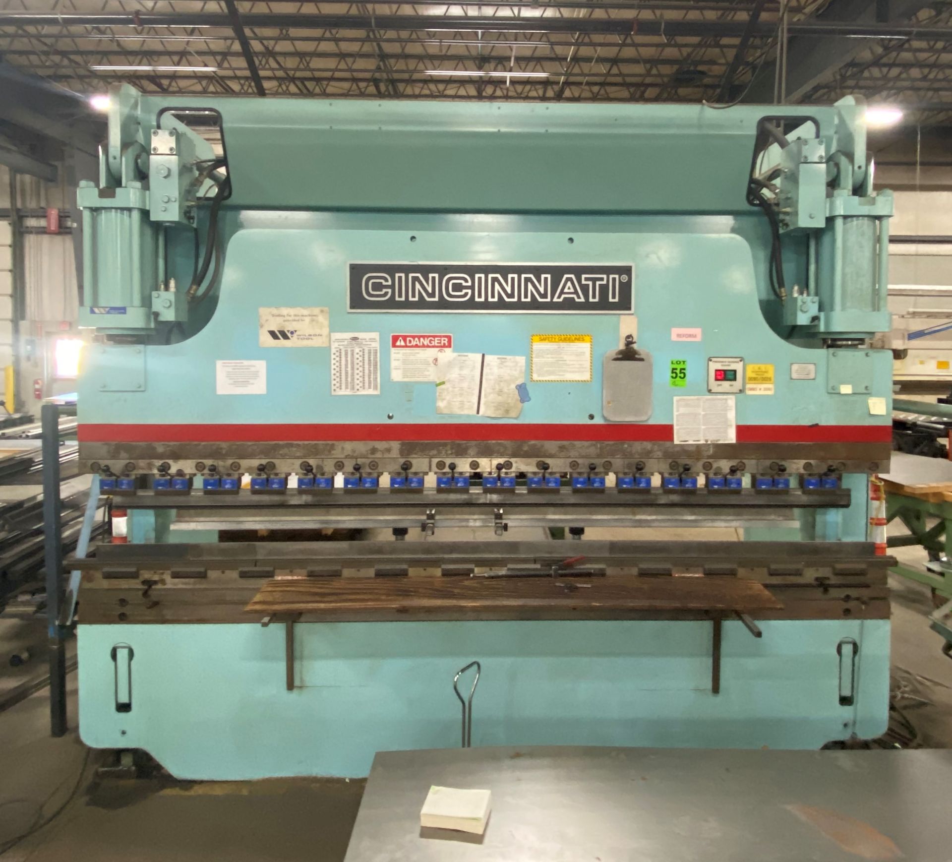 CINCINNATI 135-Ton x 10' Hydraulic Press Brake mod.135 CBII 135-Ton x 10', s/n: 52553