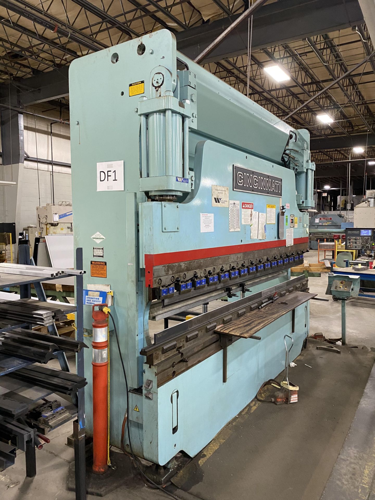 CINCINNATI 135-Ton x 10' Hydraulic Press Brake mod.135 CBII 135-Ton x 10', s/n: 52553 - Image 3 of 9