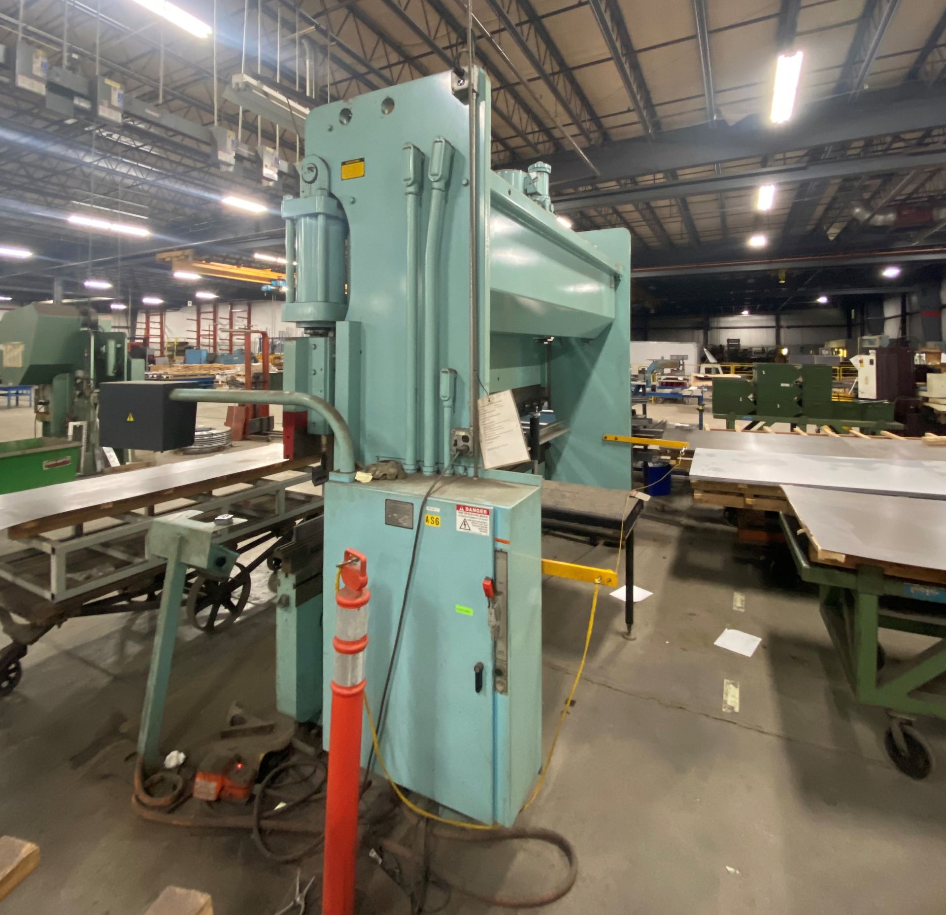 CINCINNATI 135-Ton x 10' Hydraulic Press Brake mod.135 CBII 135-Ton x 10', s/n: 52553 - Image 5 of 9