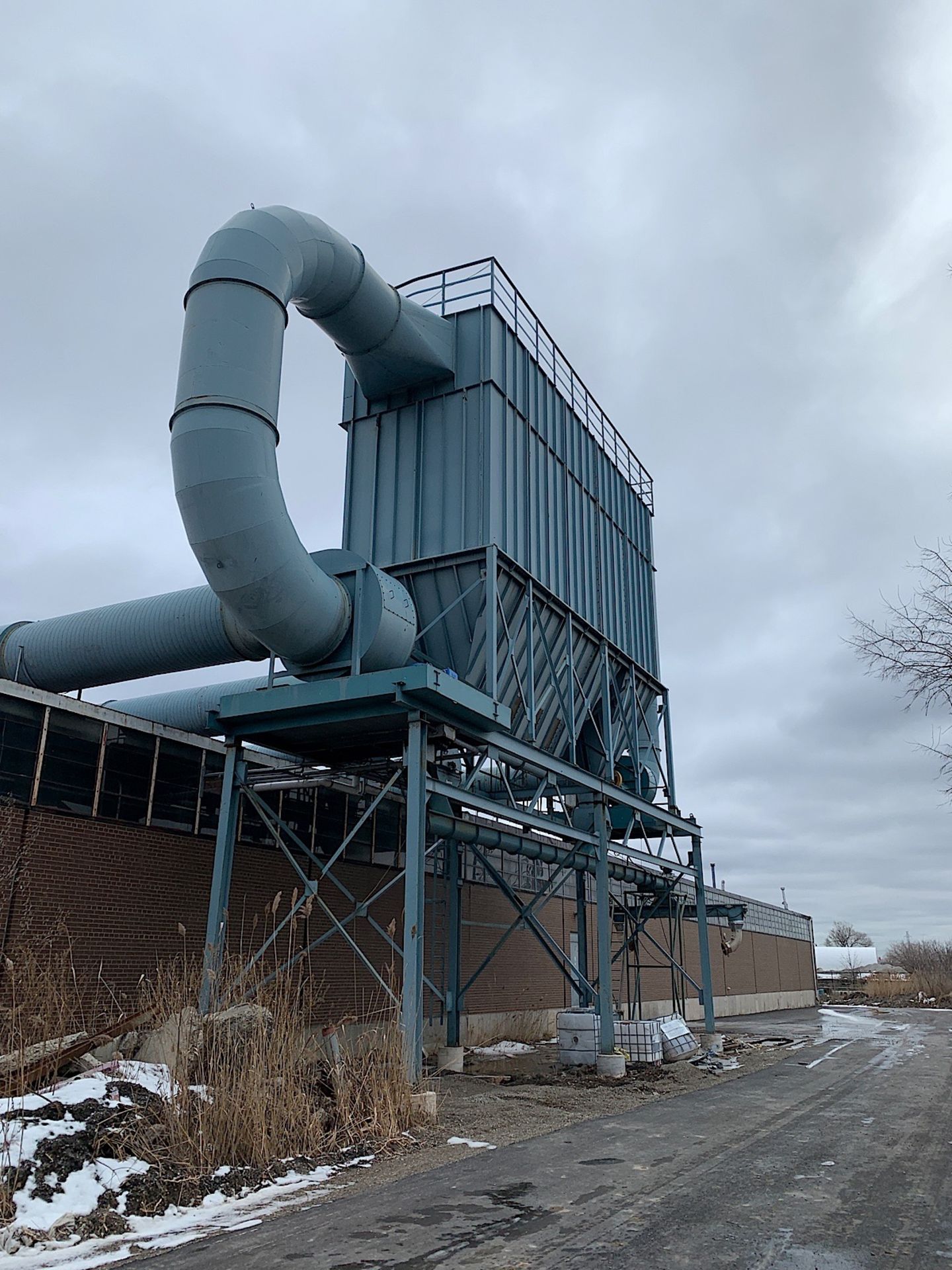 ACT DUST COLLECTOR SYSTEM (200HP & 100HP BLOWERS, SPARK DETECTION AND DUCT WORK THROUGHOUT FACTORY) - Image 2 of 6