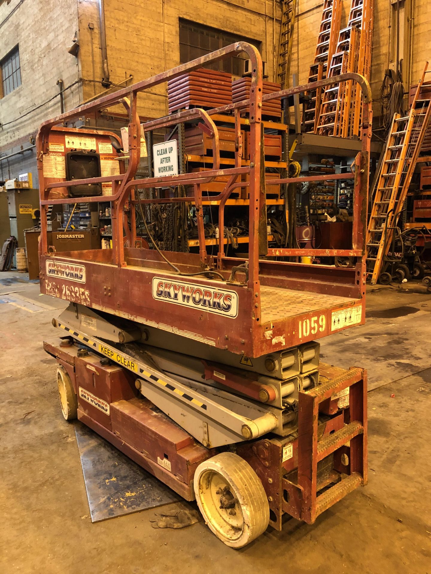 MEC 2633E Scissor Lift 26 ft Height - Image 4 of 6