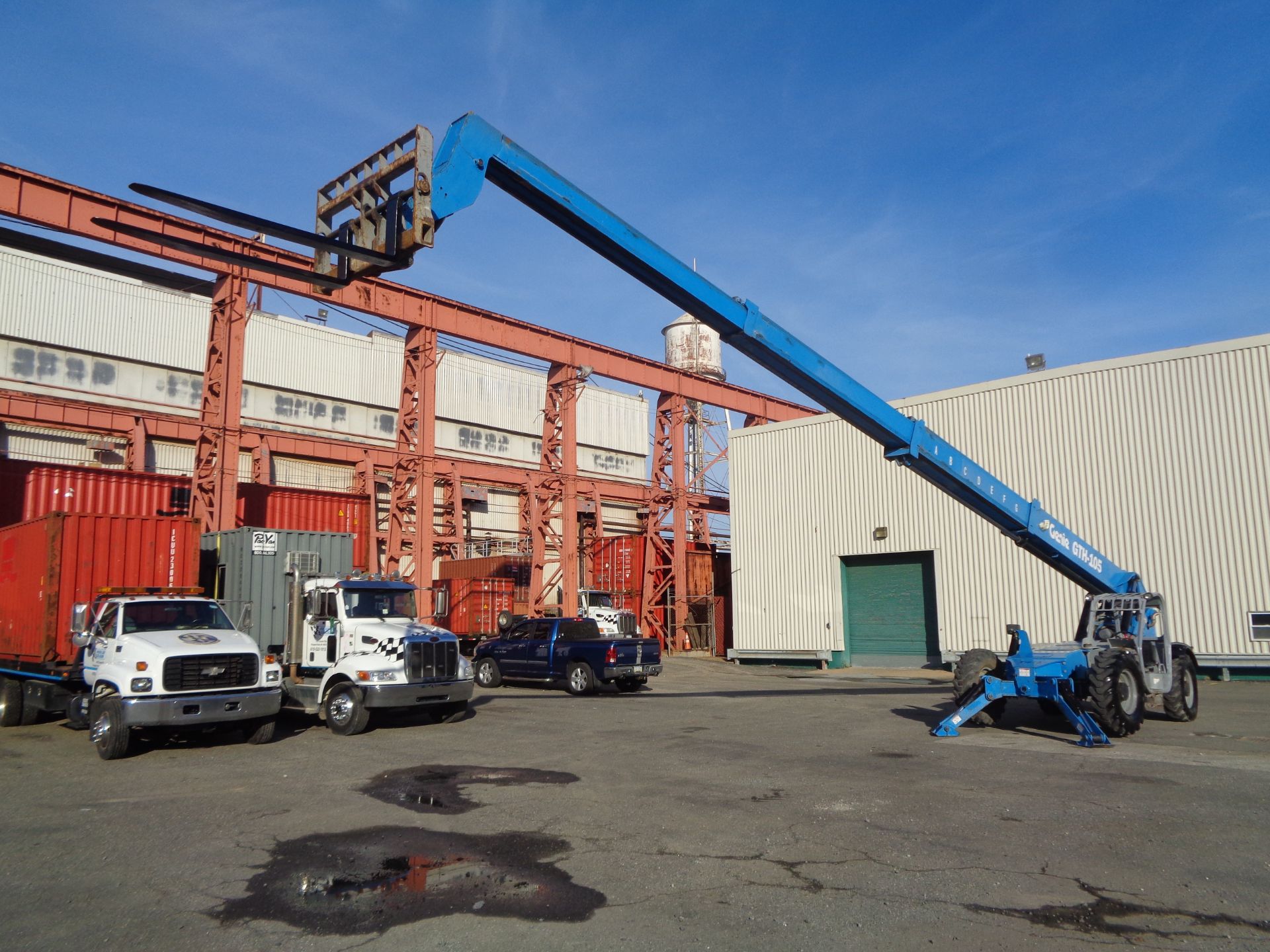 2013 Genie GTH1056 10,000lb Telescopic Forklift - Image 13 of 17