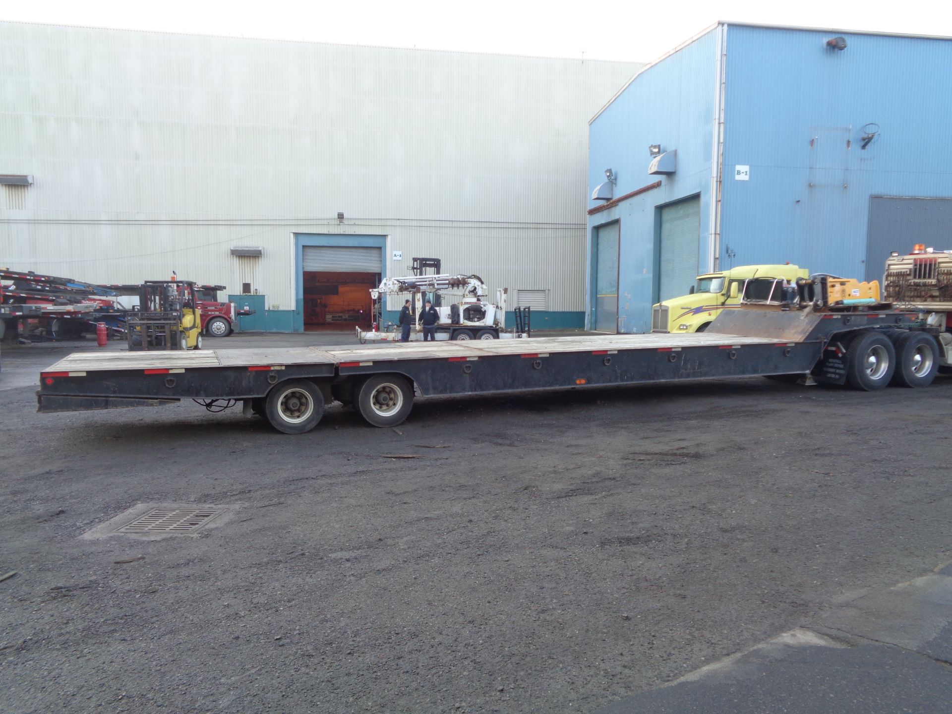 2005 TRAIL-EZE TR70XT48 Hydraulic Folding Beaver Tail Step Deck Trailer - Image 6 of 11