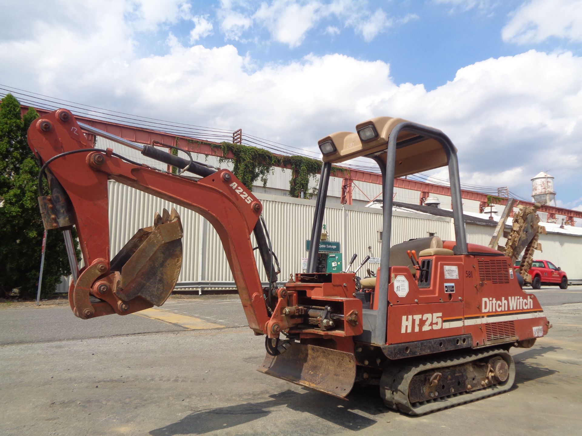 Ditch Witch HT25K Trencher and Backhoe - Image 11 of 12