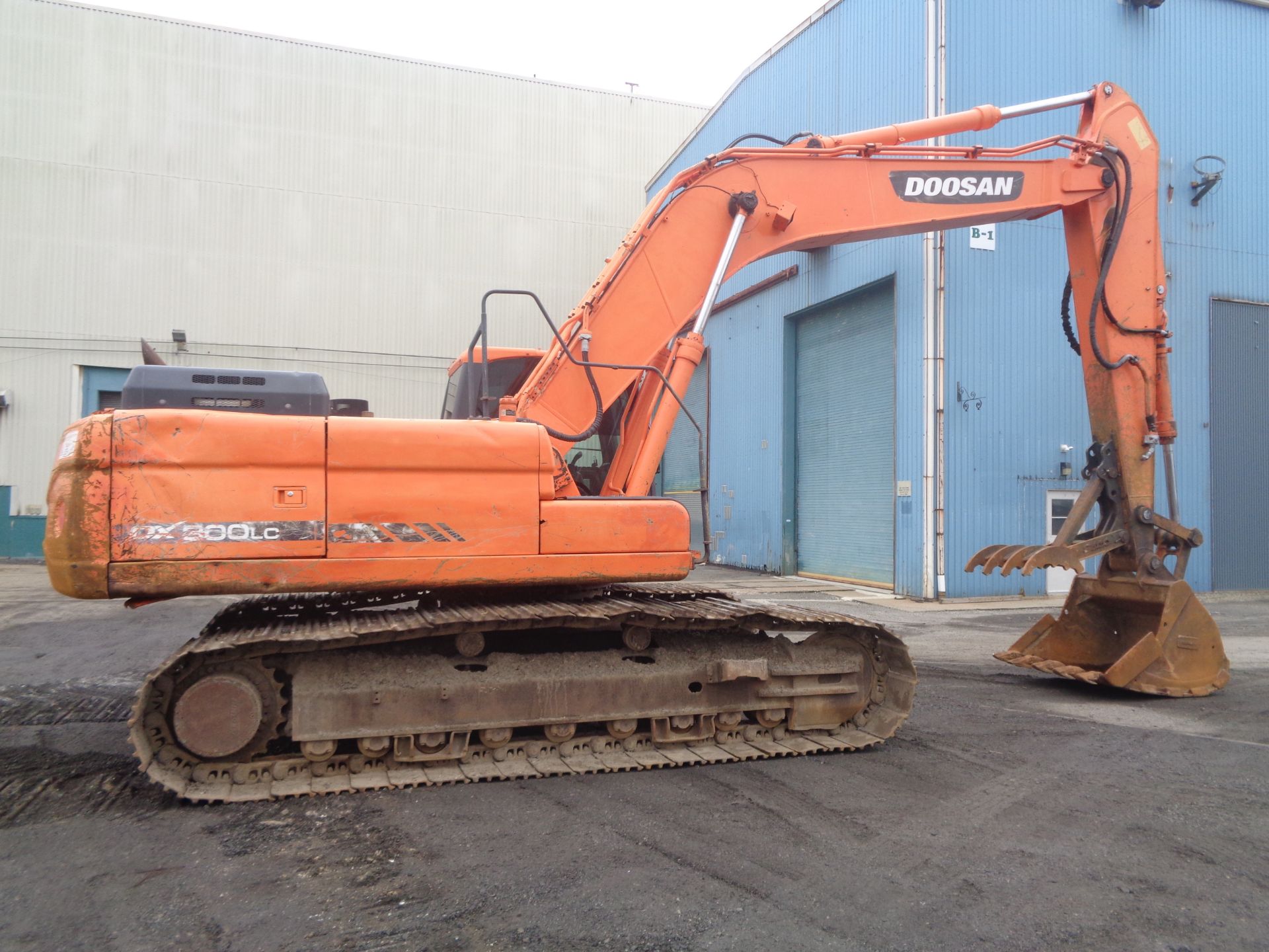 2013 Doosan DX300LC-3 Excavator - Image 2 of 14