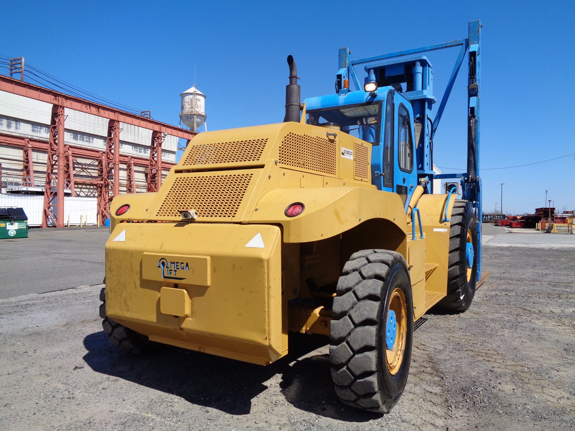 2009 Omega 2430 30,000 lbs Rough Terrain 4x4 Forklift Only 373 Hours - Image 4 of 24