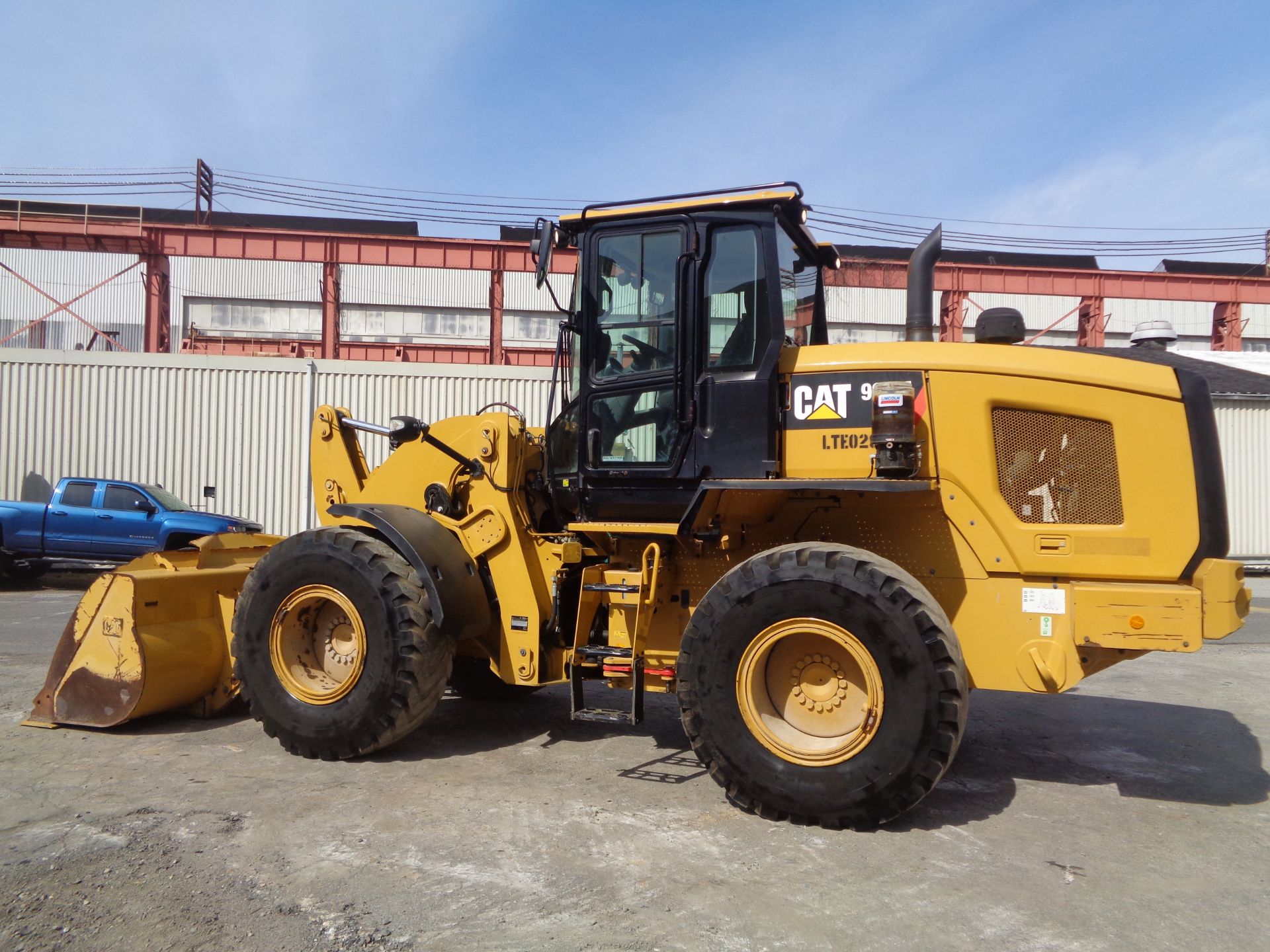 2017 Caterpillar 926M Wheel Loader - Image 2 of 19