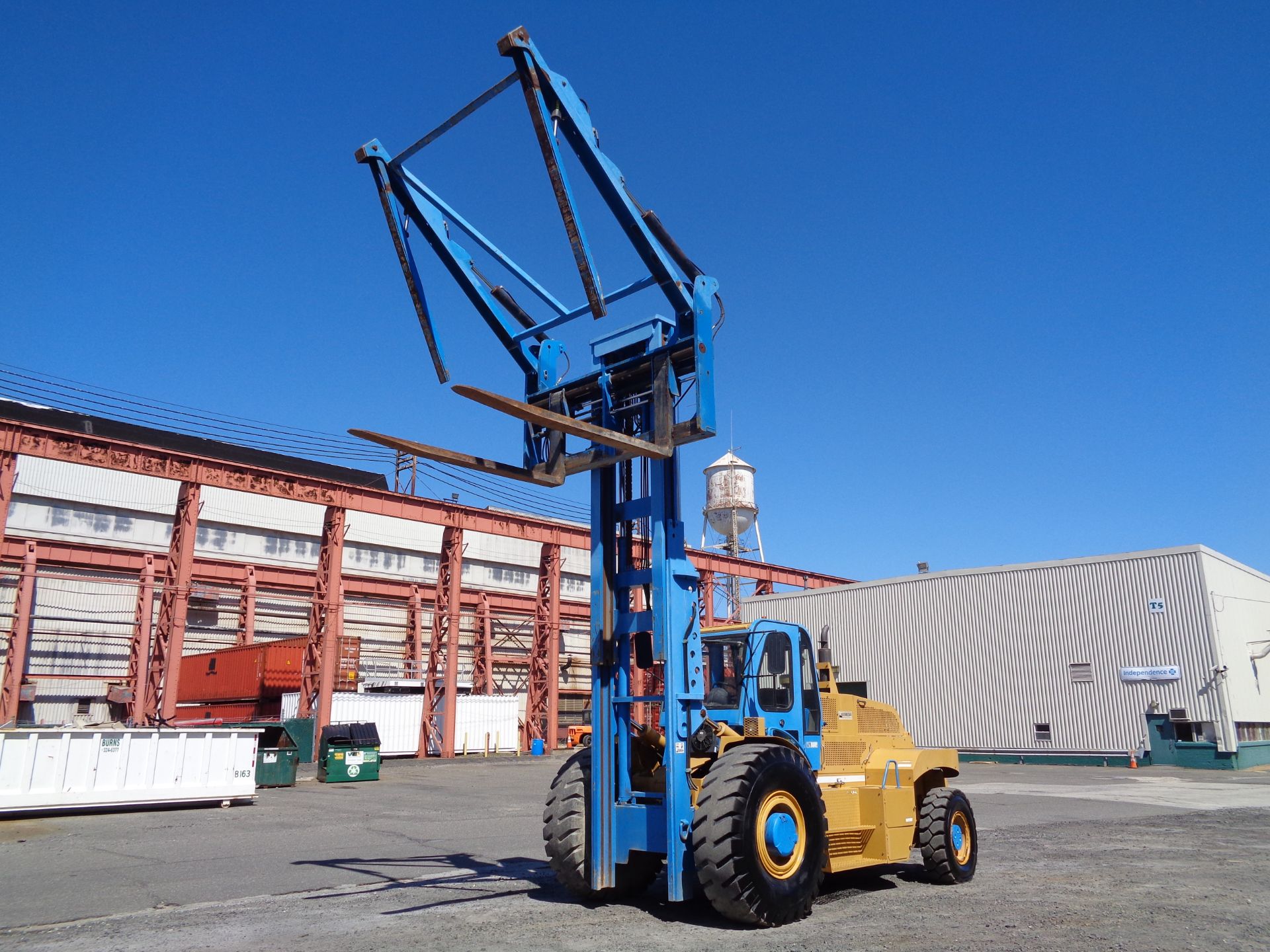 2009 Omega 2430 30,000 lbs Rough Terrain 4x4 Forklift Only 373 Hours - Image 10 of 24