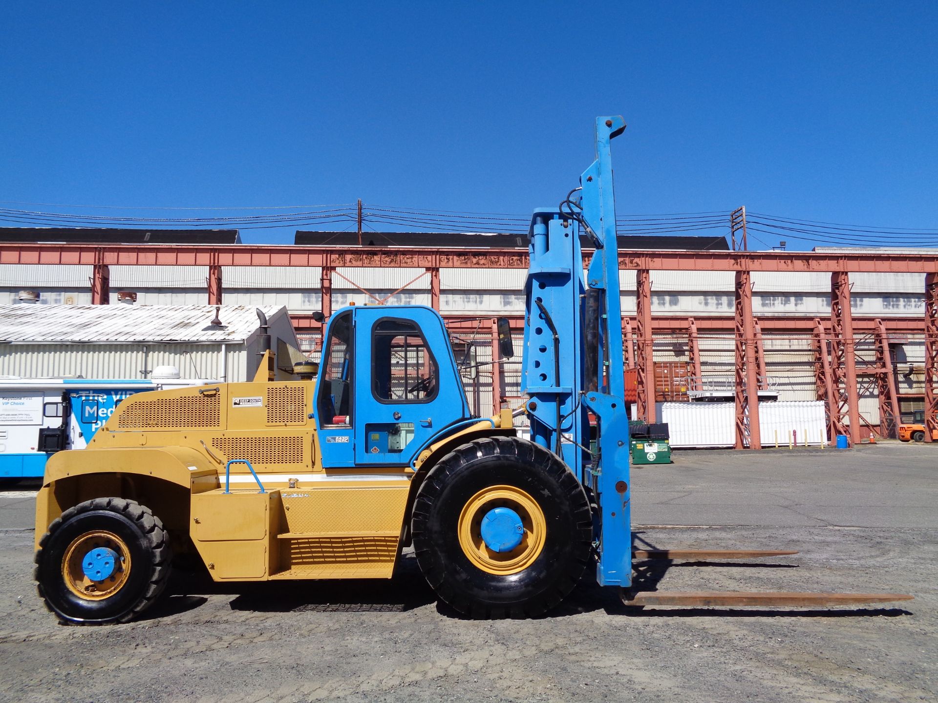 2009 Omega 2430 30,000 lbs Rough Terrain 4x4 Forklift Only 373 Hours - Image 2 of 24