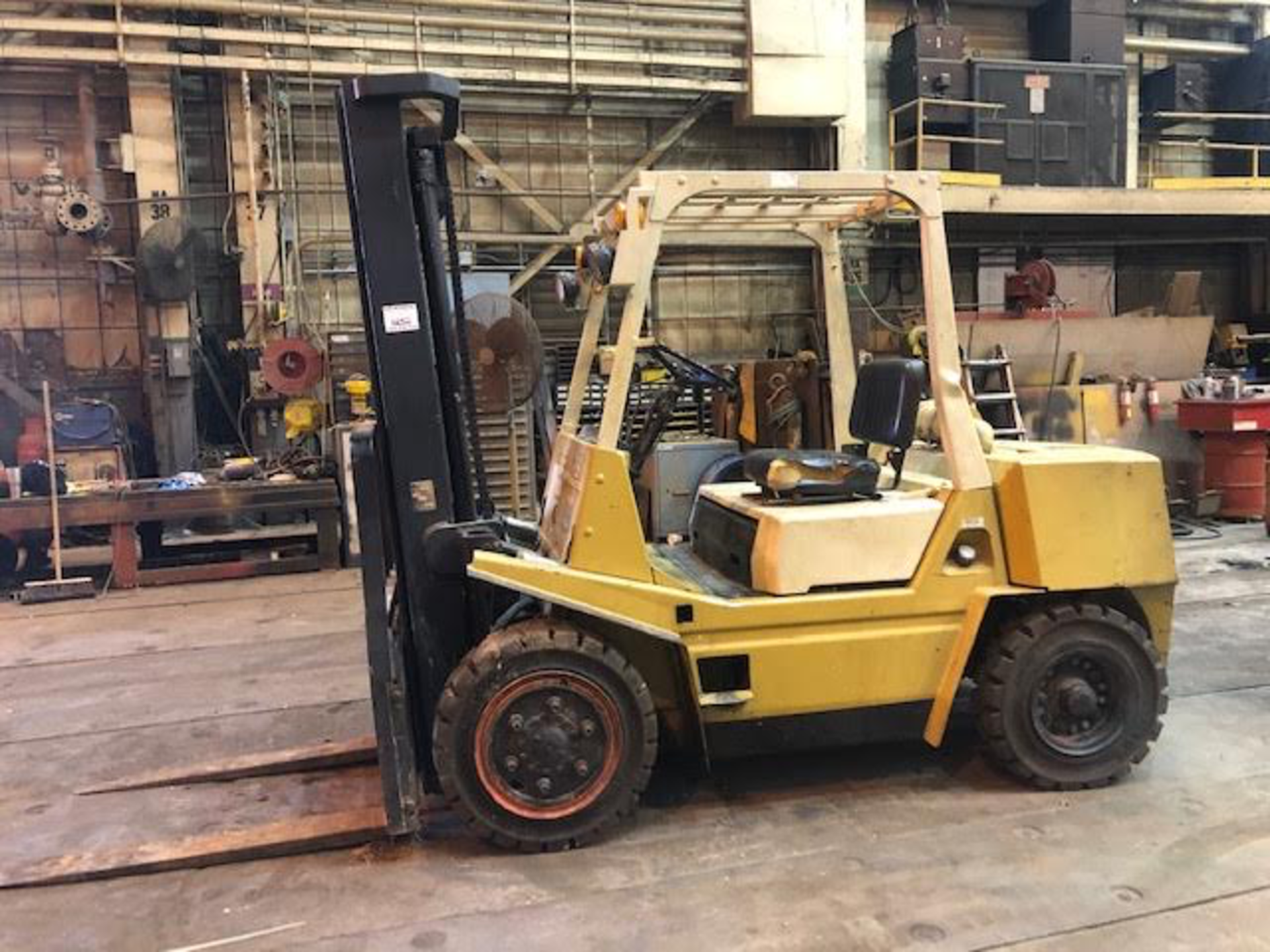 TCM FHD36Z8 8,000 lb Forklift