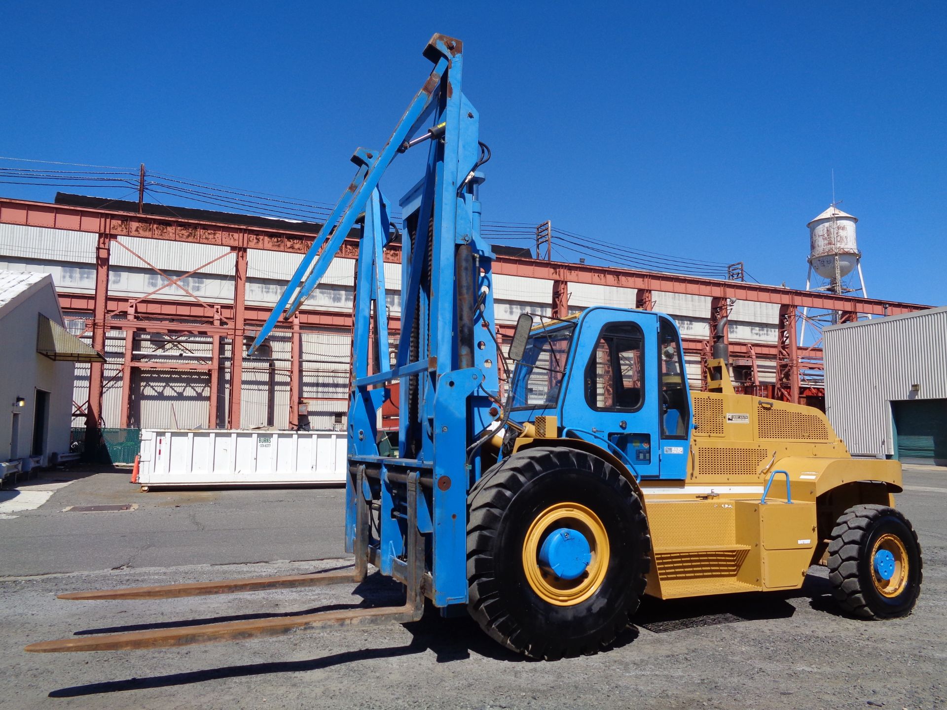 2009 Omega 2430 30,000 lbs Rough Terrain 4x4 Forklift Only 373 Hours - Image 16 of 24