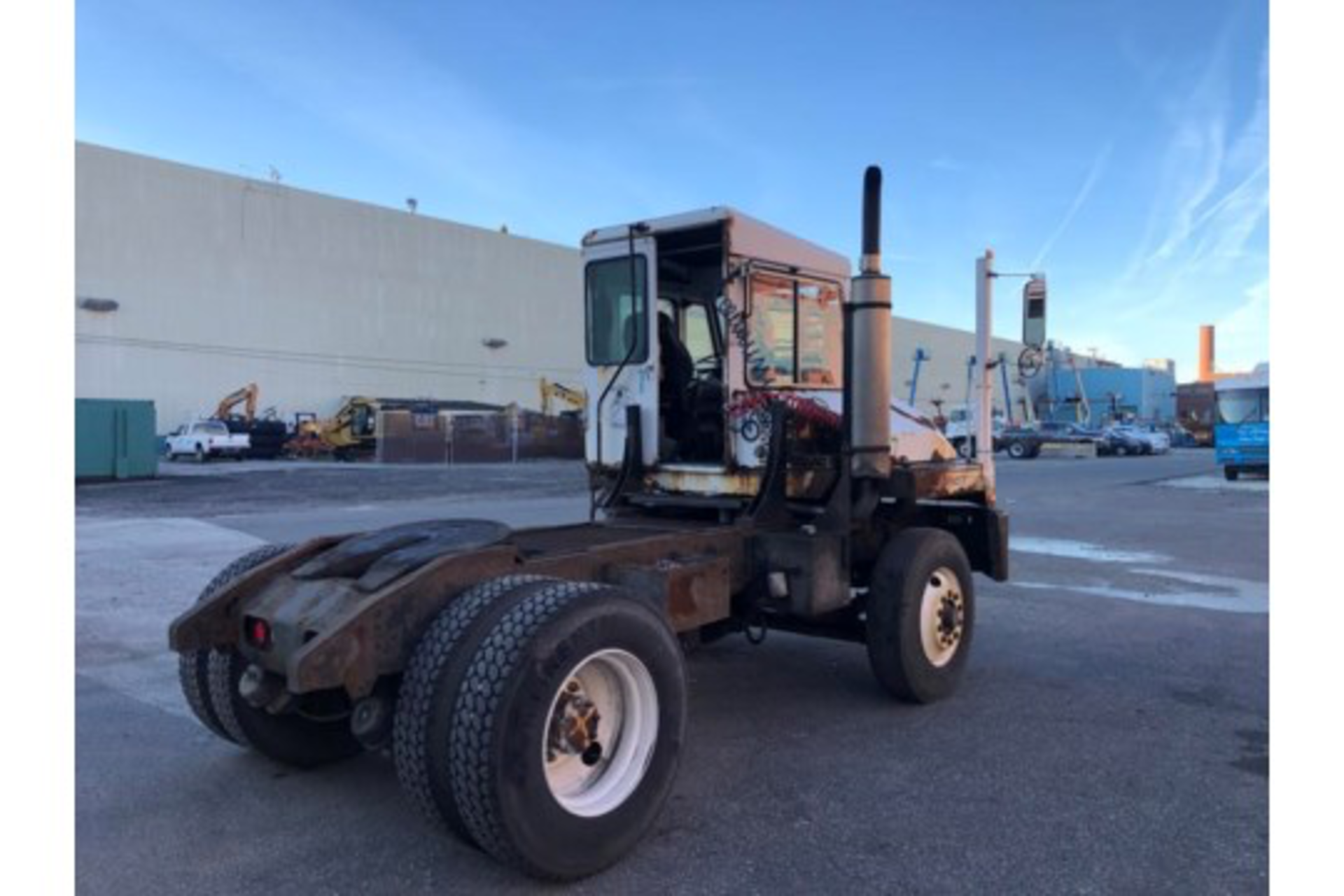 2002 Capacity TJ5000 Yard Jockey Truck - Image 8 of 8