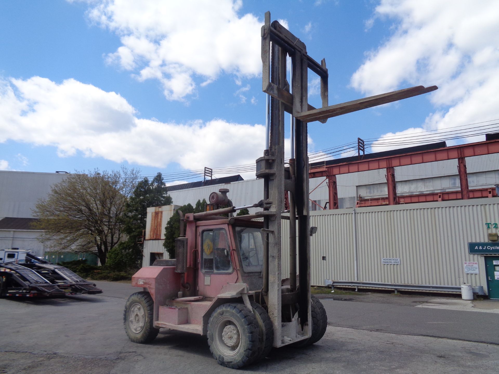 Taylor TE200S 20,000 lb Forklift - Image 7 of 10