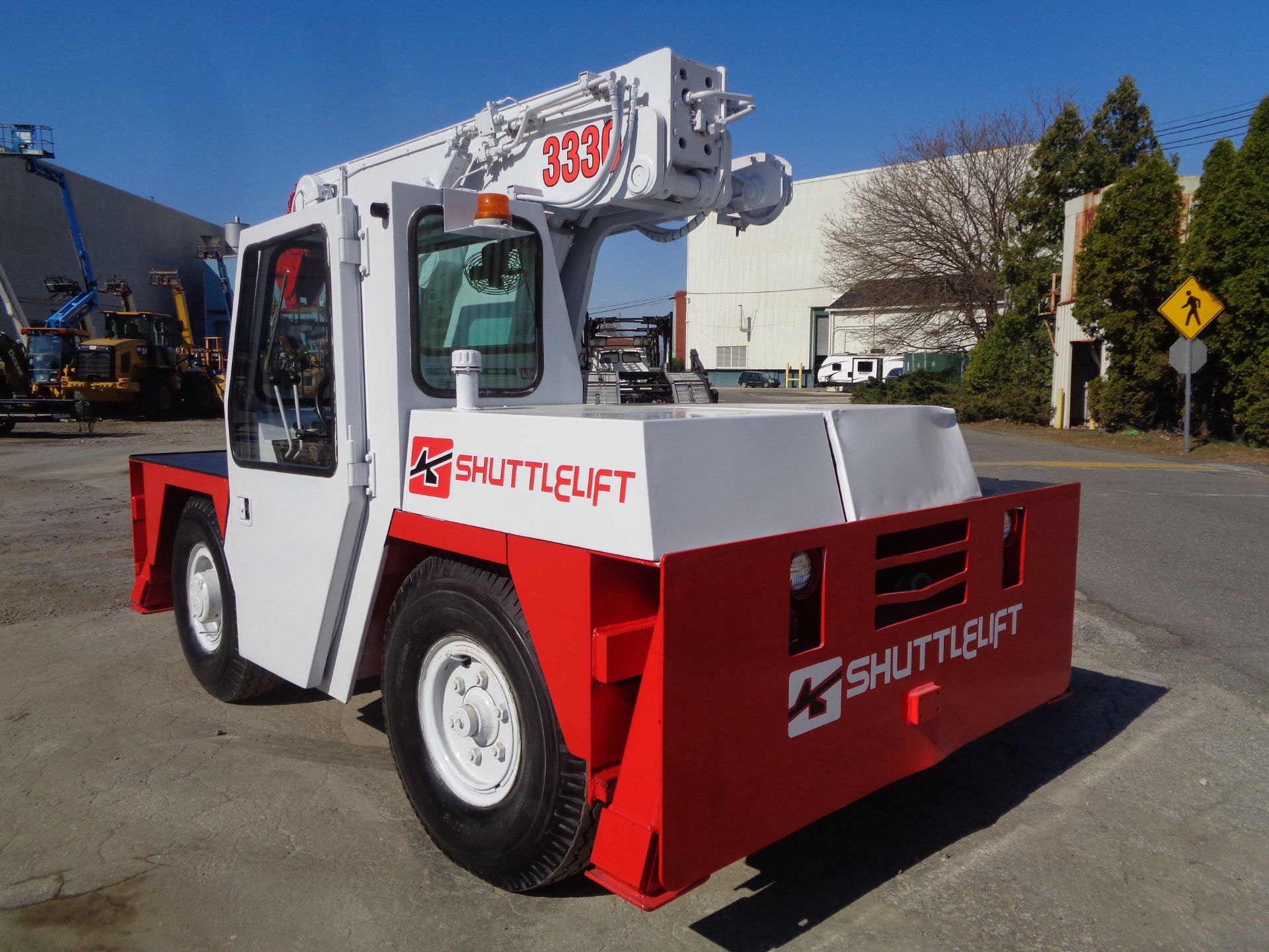 Shuttlelift 3330E 17,000lb Carry Deck Crane - Image 2 of 10