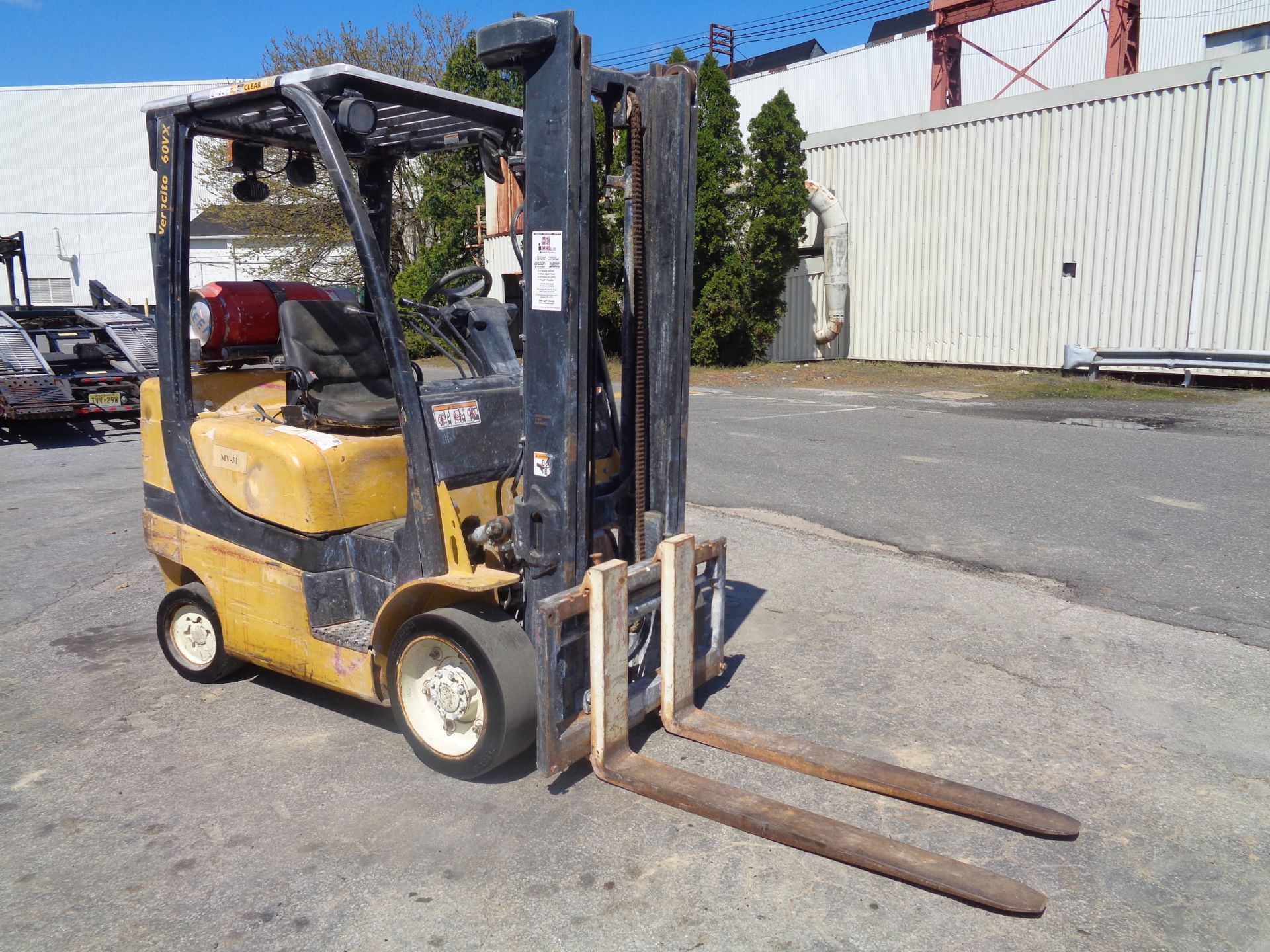 Yale GLC060VXNVRV086 6,000lb Forklift - Image 5 of 15