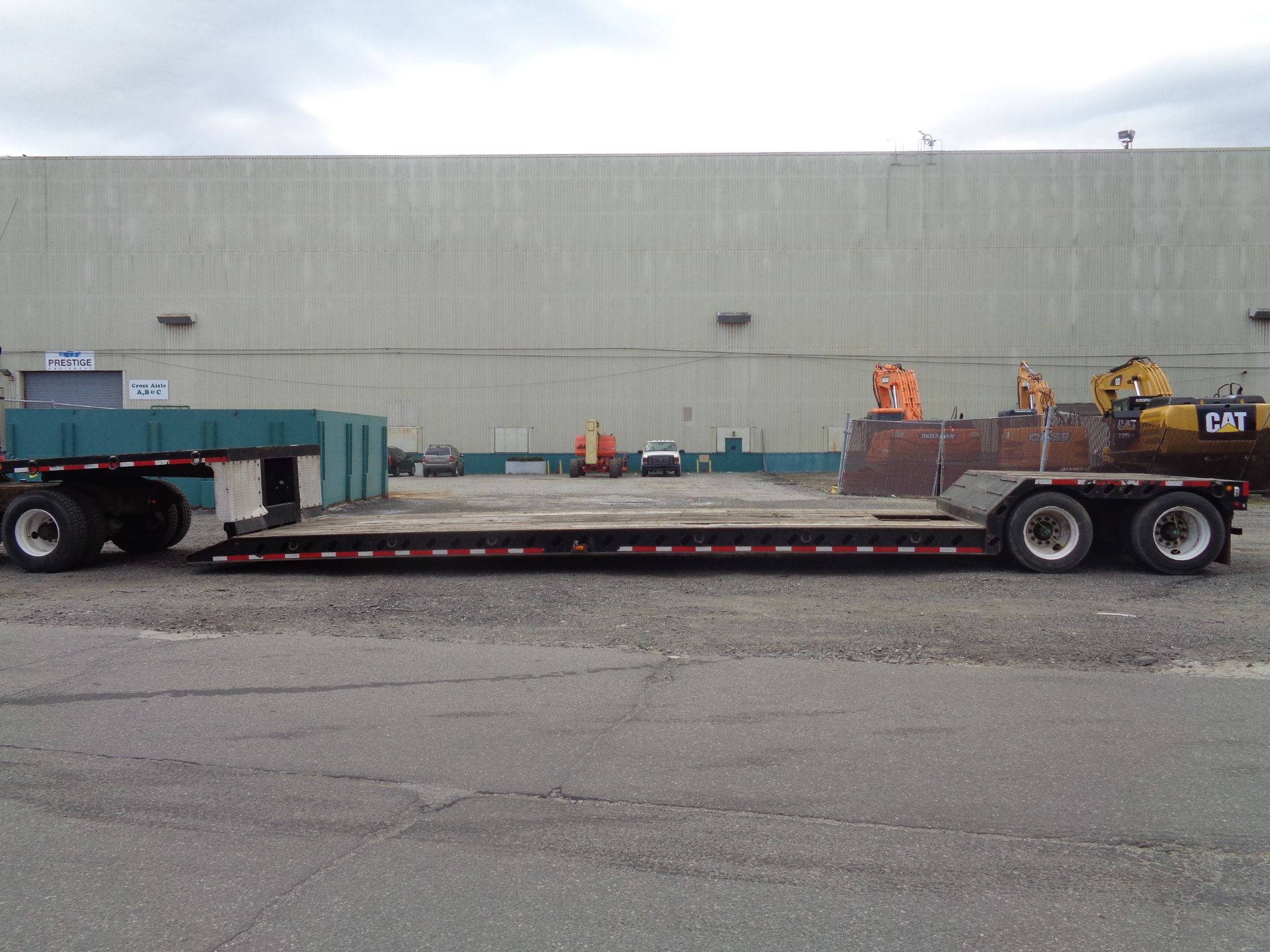 2005 Specialized XL601FG RGN Lowboy Equipment Flatbed Trailer - Image 5 of 10