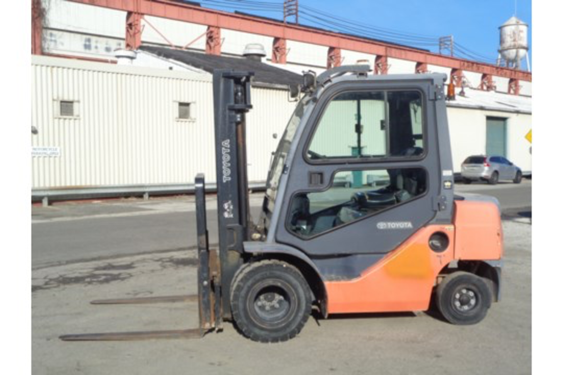 2013 Toyota 8FDU25 5,000lb Forklift - Image 8 of 17