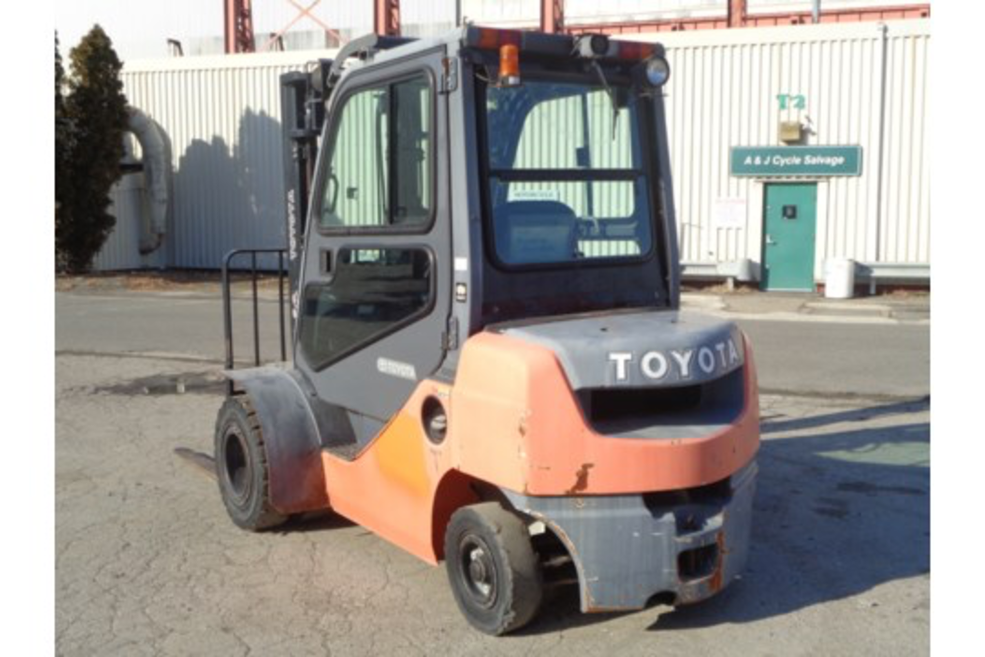 2013 Toyota 8FDU25 5,000lb Forklift - Image 10 of 17