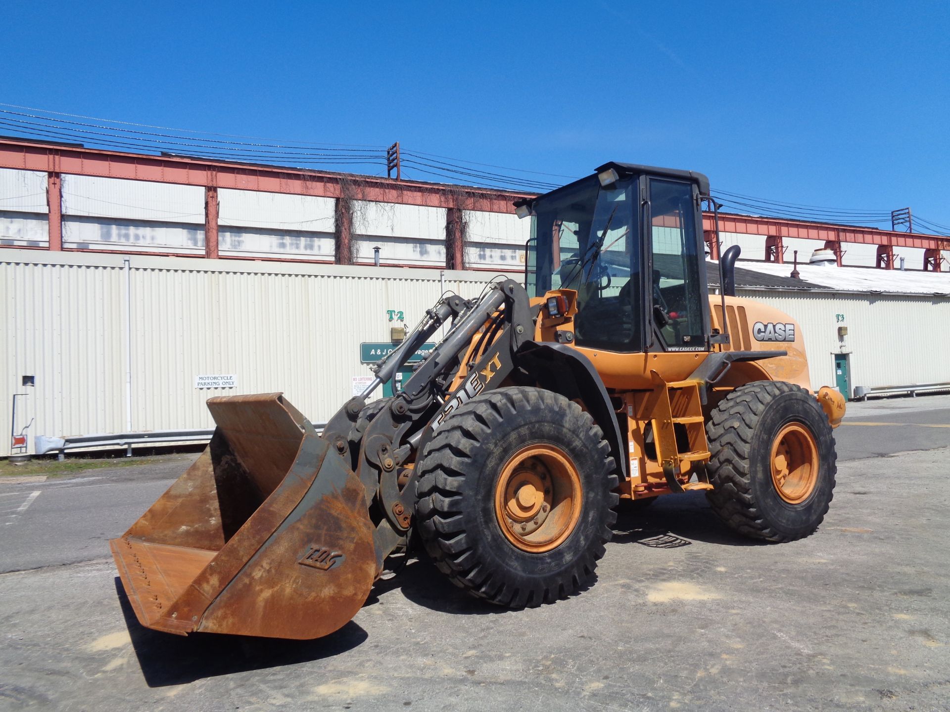 2013 Case 512E Wheel Loader - Image 2 of 11