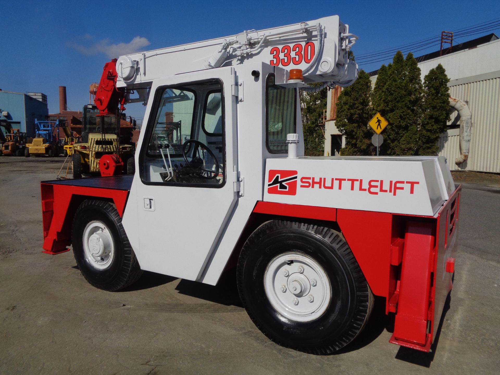 Shuttlelift 3330E 17,000lb Carry Deck Crane - Image 3 of 10