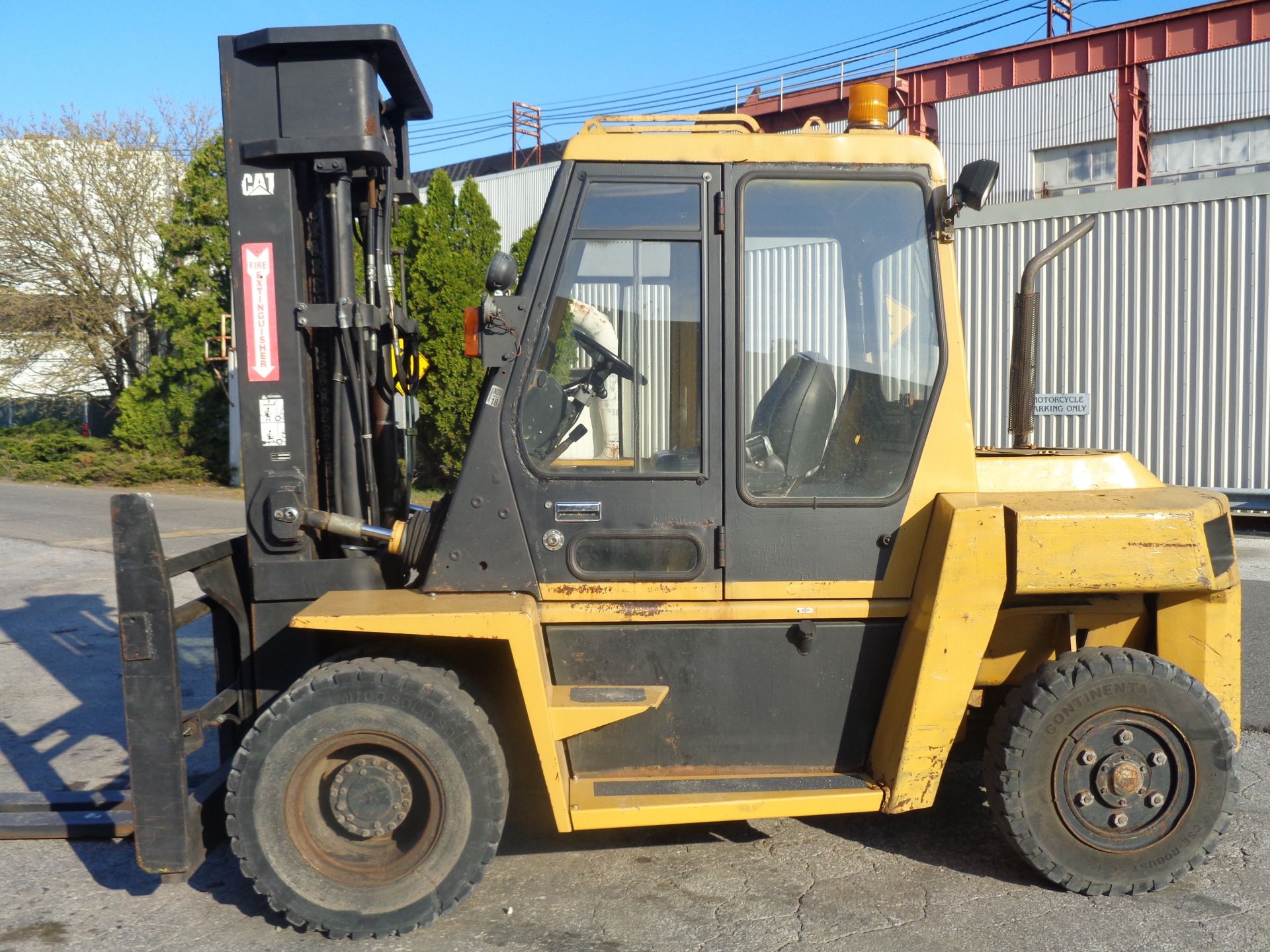 Caterpillar DP70 15,000 lbs Forklift - Image 9 of 16