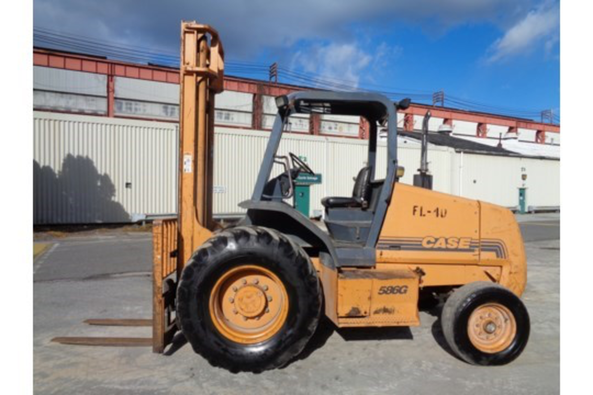 Case 580G 6000lb Rough Terrain Forklift - Image 8 of 20