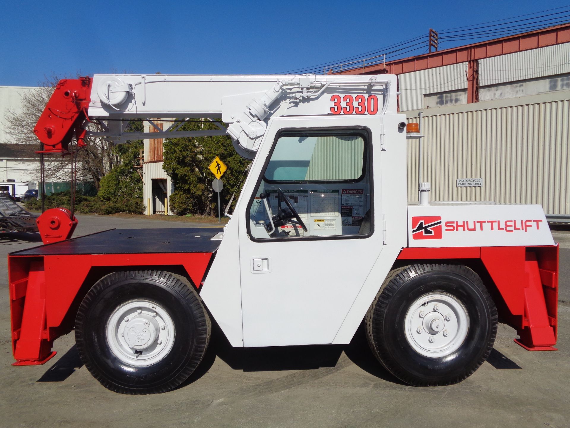 Shuttlelift 3330E 17,000lb Carry Deck Crane