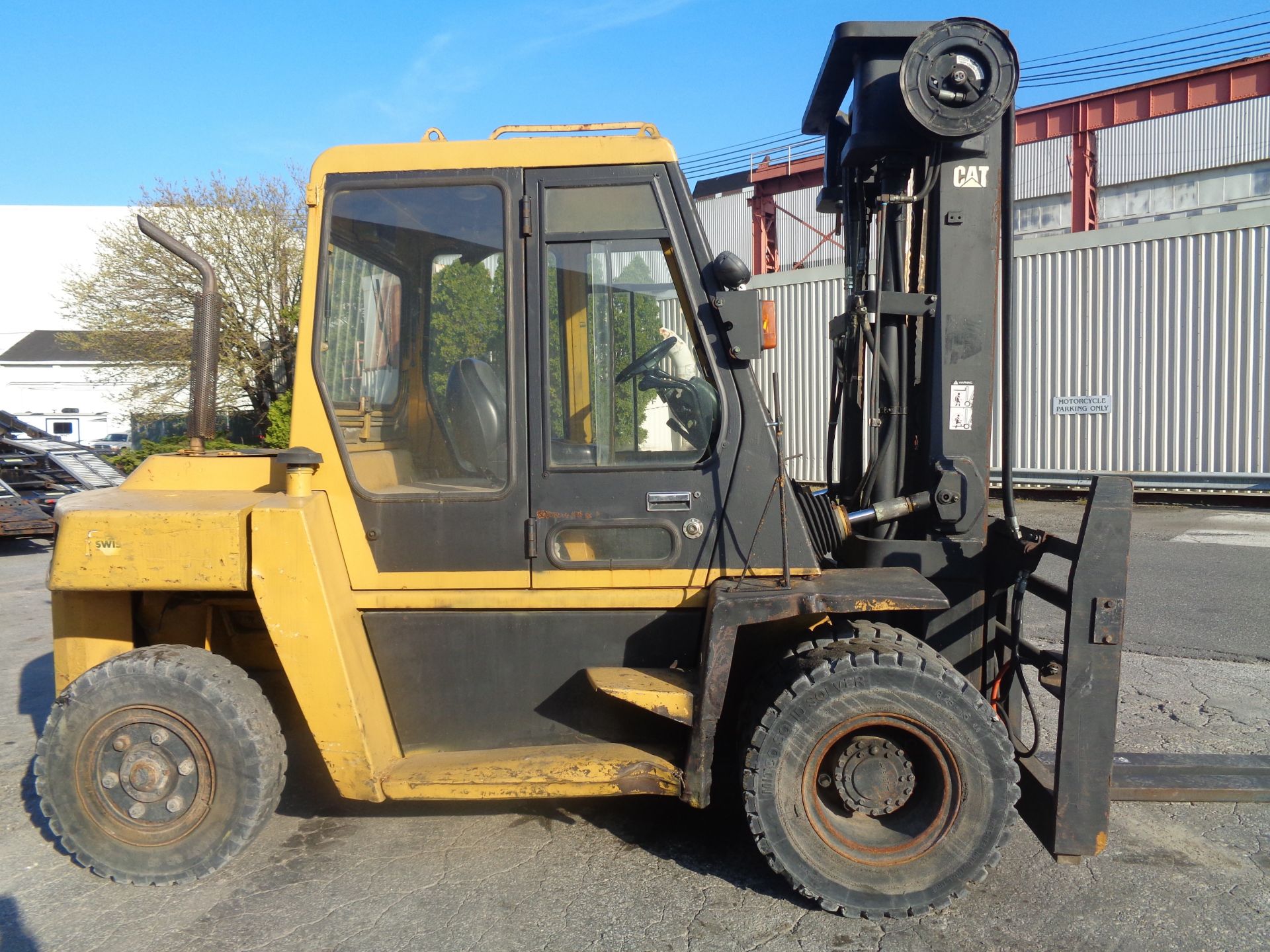 Caterpillar DP70 15,000 lbs Forklift - Image 2 of 16