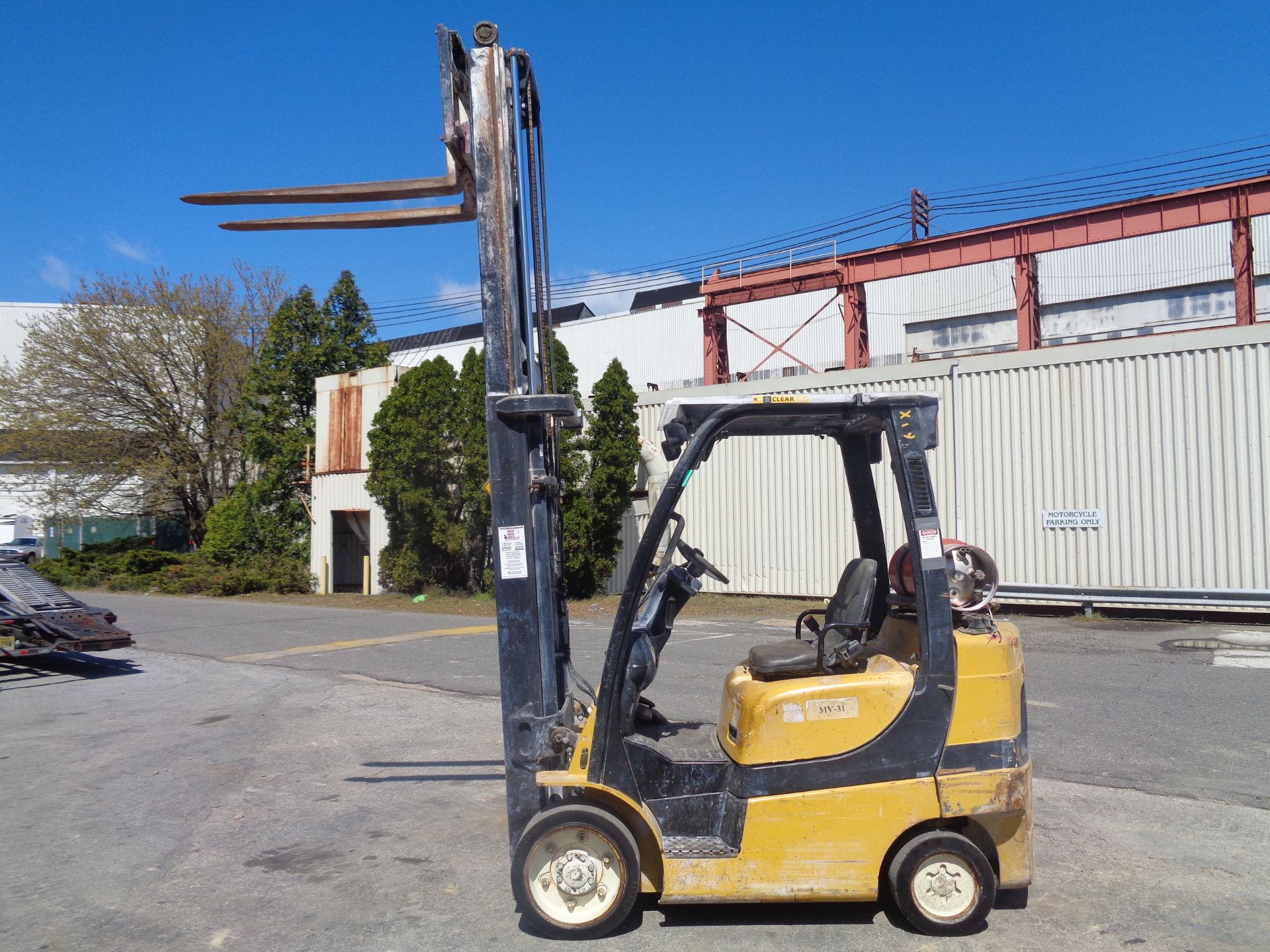 Yale GLC060VXNVRV086 6,000lb Forklift - Image 13 of 15