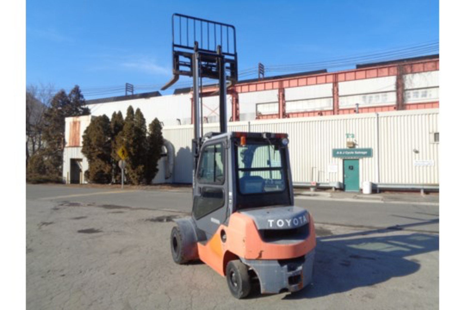 2013 Toyota 8FDU25 5,000lb Forklift - Image 15 of 17