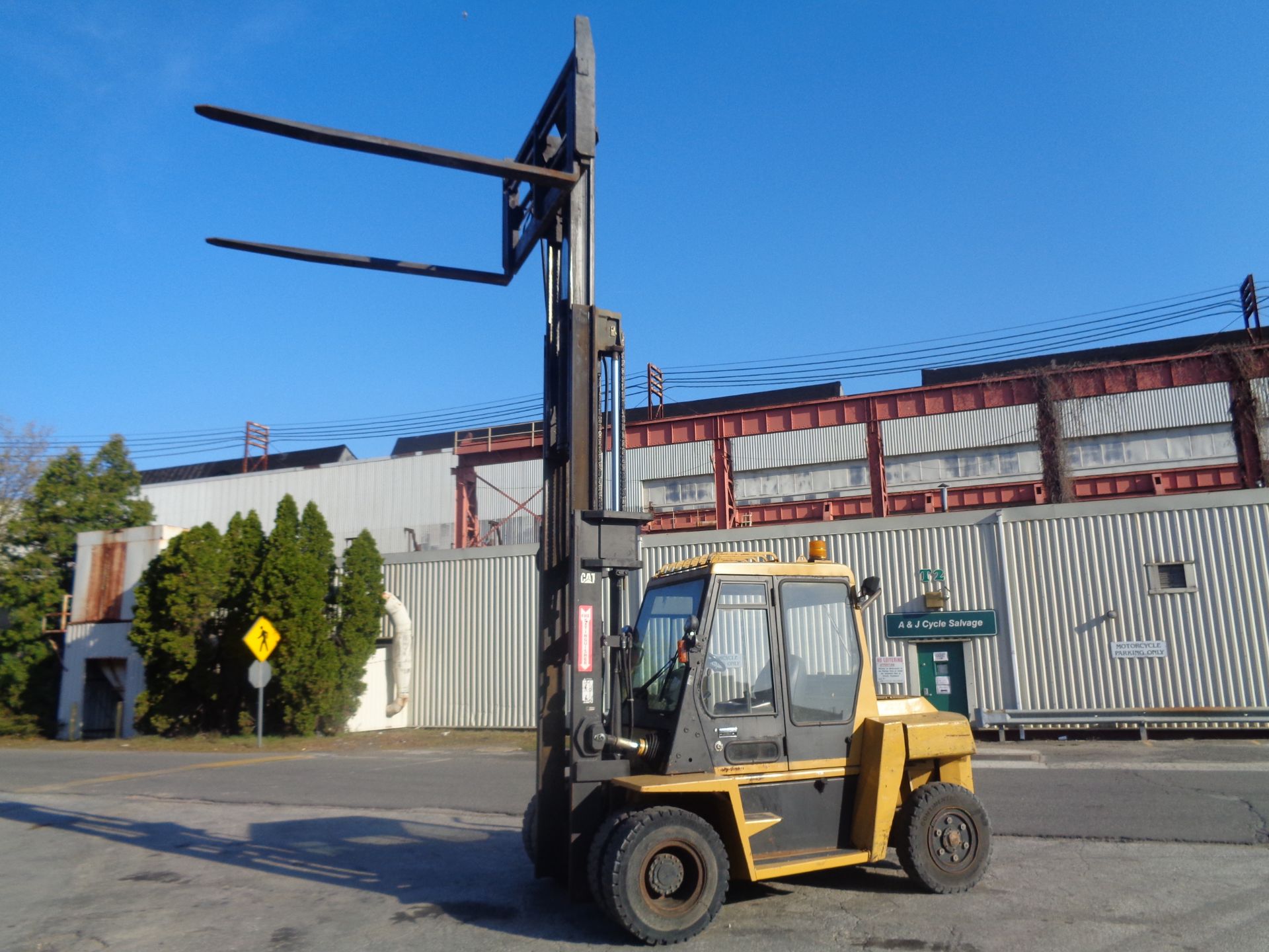 Caterpillar DP70 15,000 lbs Forklift - Image 15 of 16