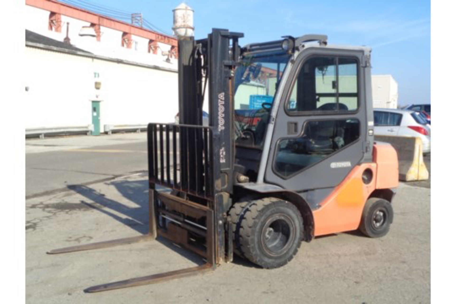 2013 Toyota 8FDU25 5,000lb Forklift - Image 7 of 17