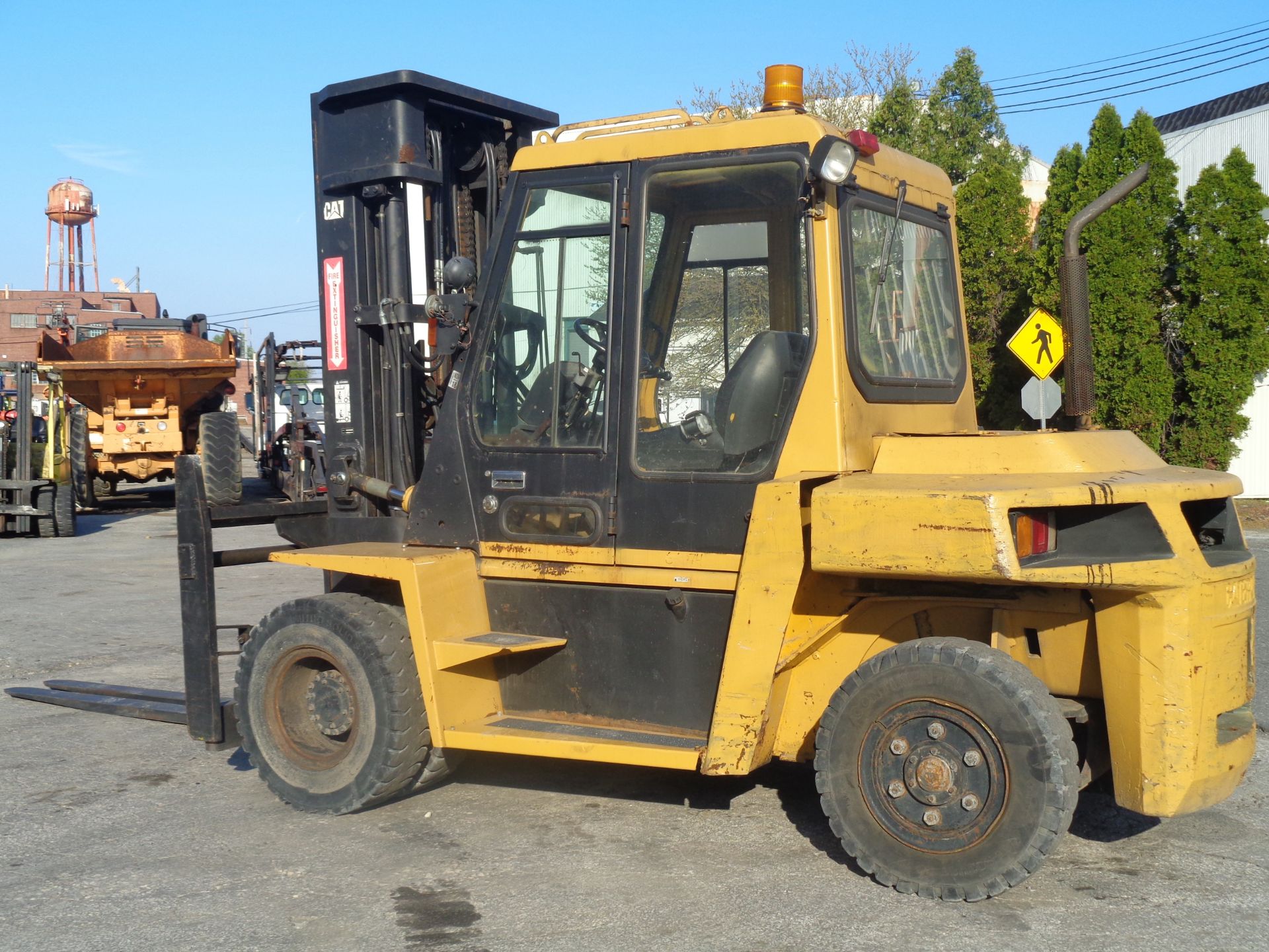 Caterpillar DP70 15,000 lbs Forklift - Image 10 of 16