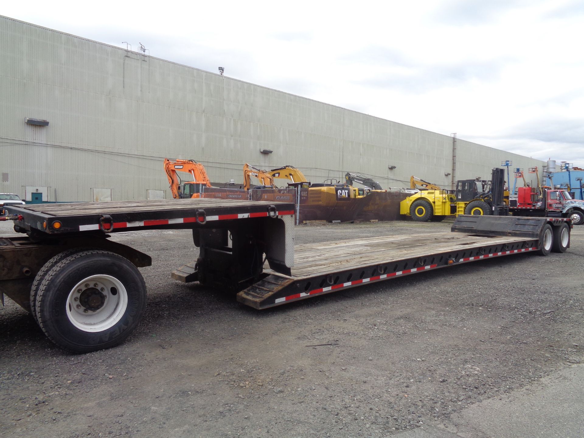 2005 Specialized XL601FG RGN Lowboy Equipment Flatbed Trailer - Image 9 of 10