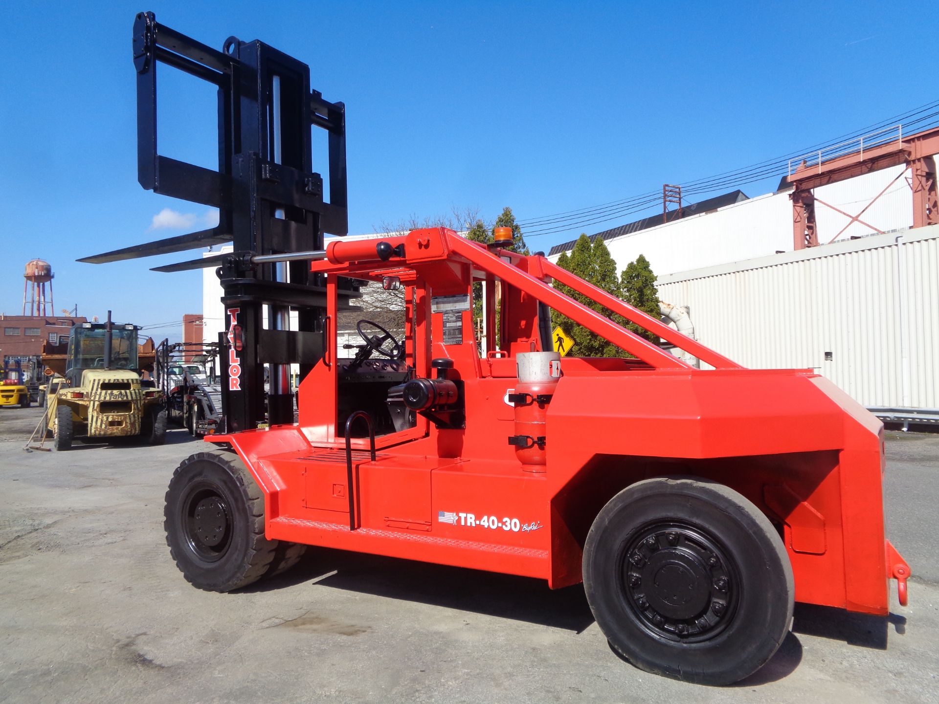 Taylor 30/40 40000lb Forklift - Triple Mast - Image 15 of 18