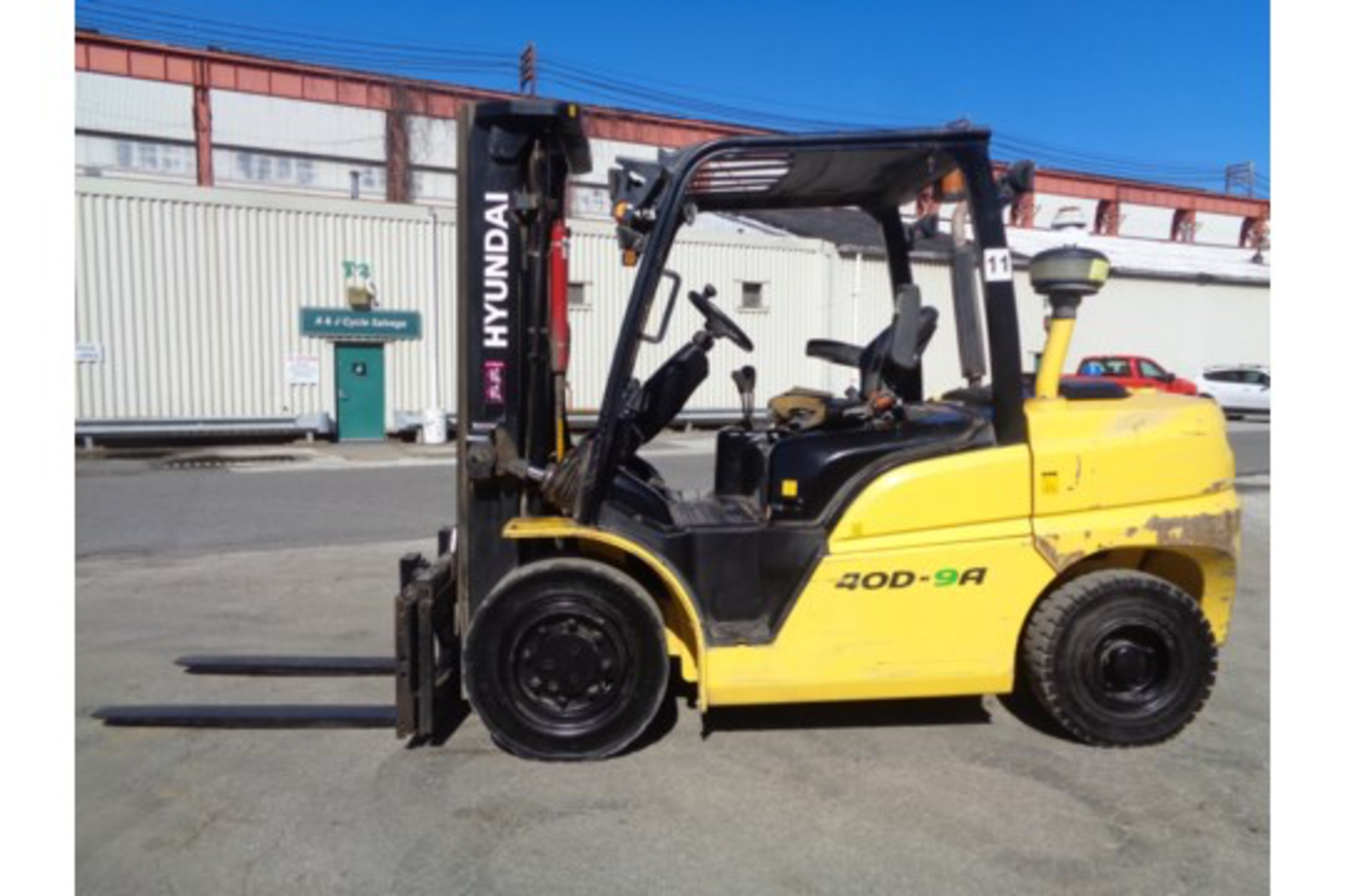 2015 Hyundai 40D-9A 9,000lb Forklift - Image 8 of 17