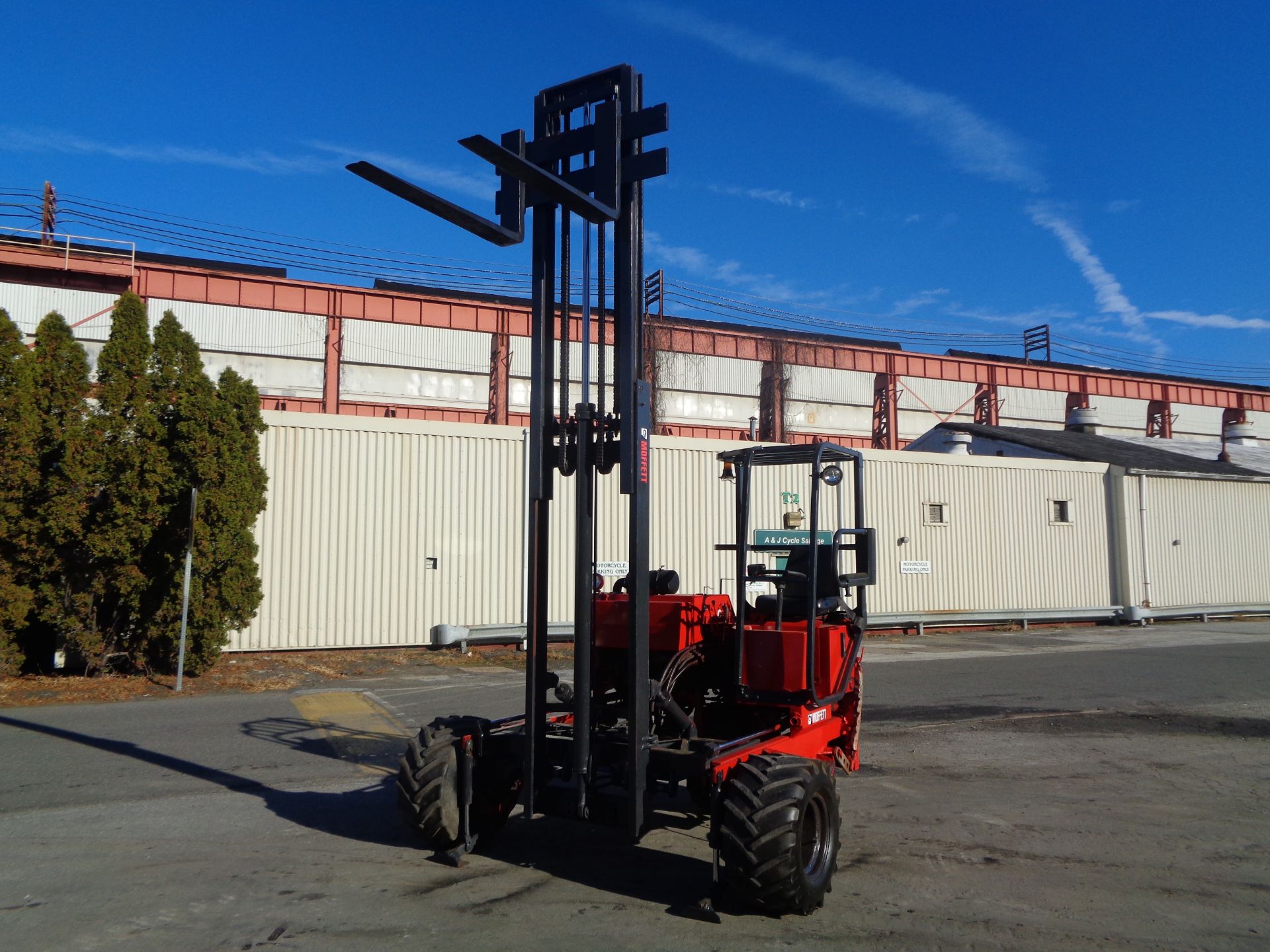 Moffett M5000 5,000lb Forklift - Image 10 of 14