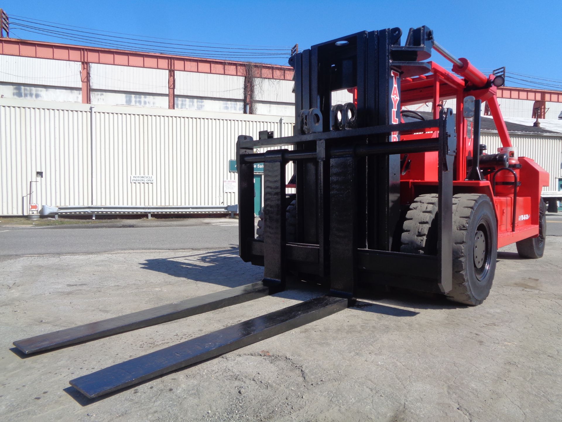 Taylor 30/40 40000lb Forklift - Triple Mast - Image 6 of 18