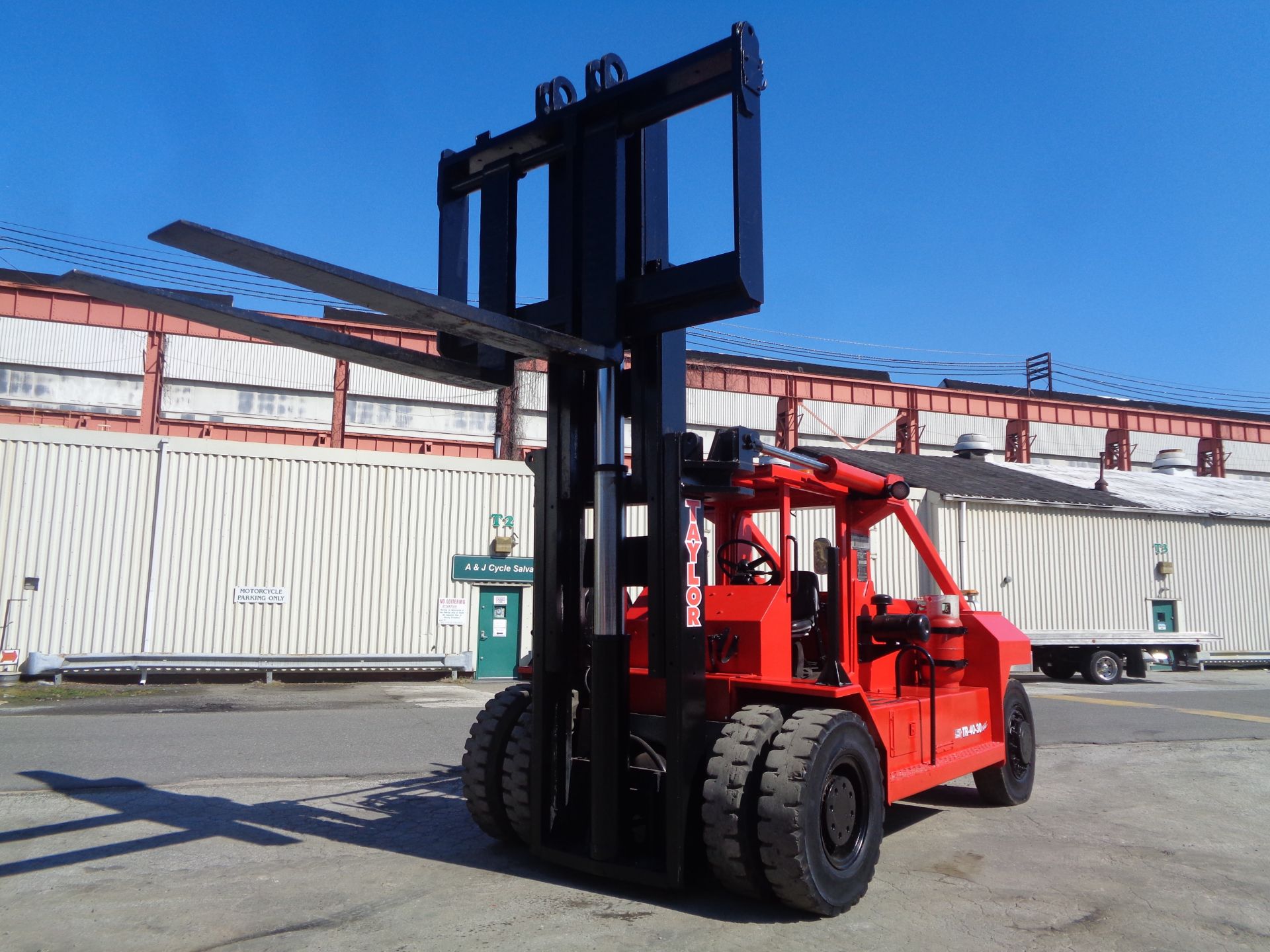 Taylor 30/40 40000lb Forklift - Triple Mast - Image 12 of 18