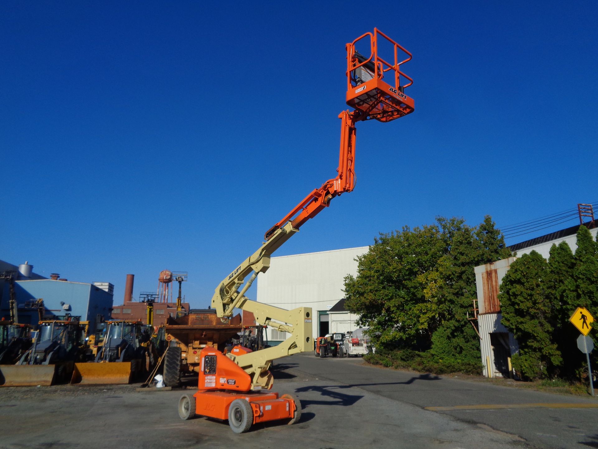 2011 JLG E400AJPN 40ft Electric Boom Lift - Image 17 of 23