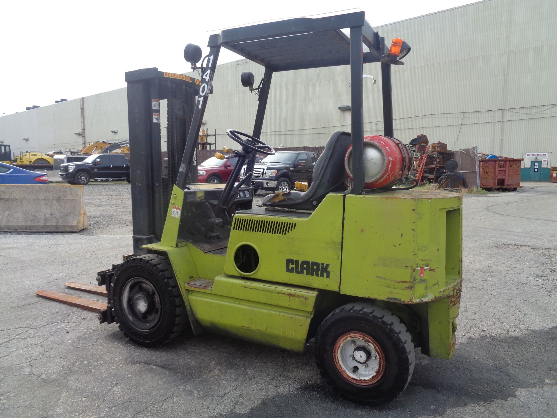 Clark GPSMC25 5,000lb Forklift - Image 9 of 13