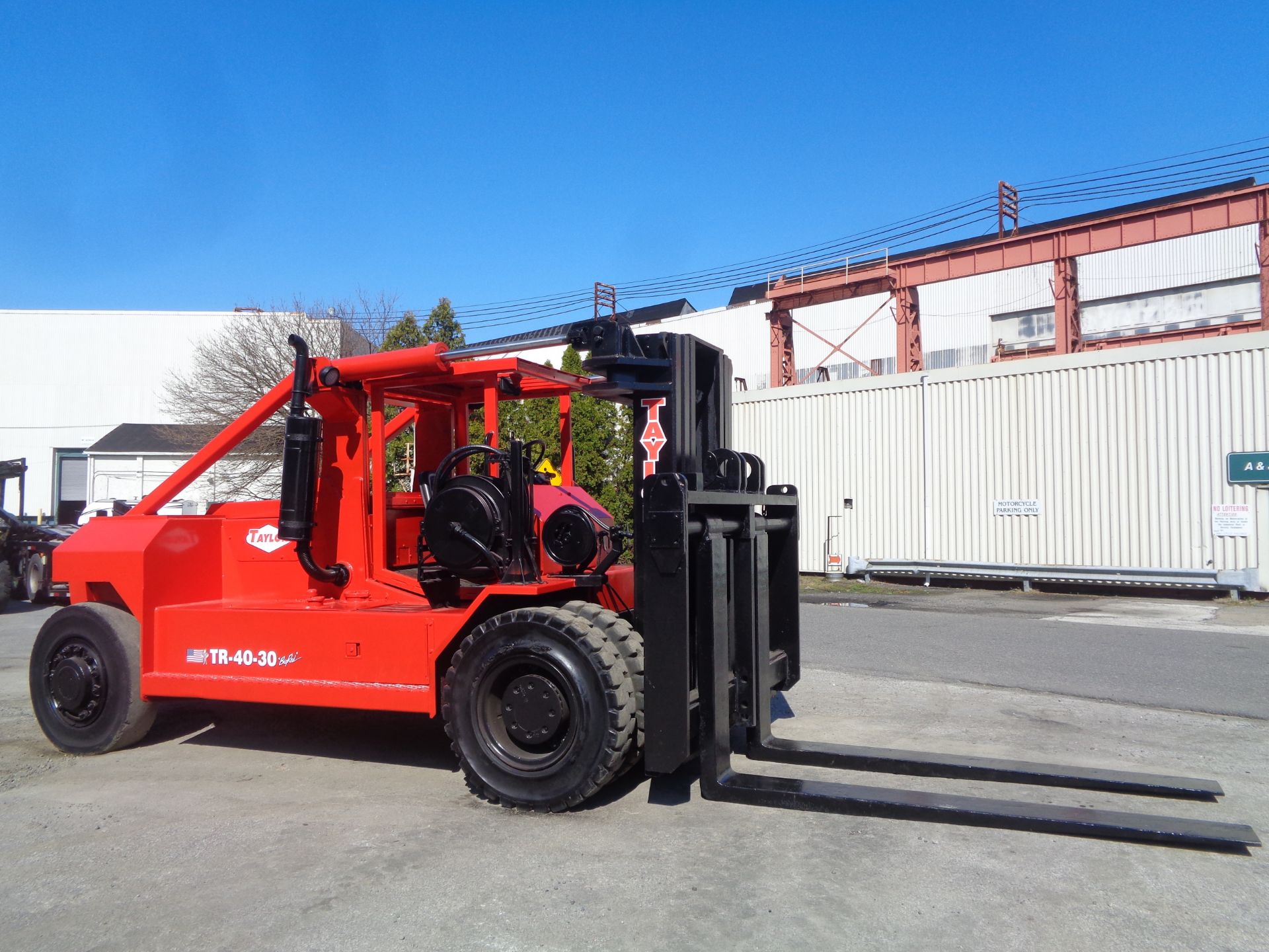 Taylor 30/40 40000lb Forklift - Triple Mast - Image 4 of 18